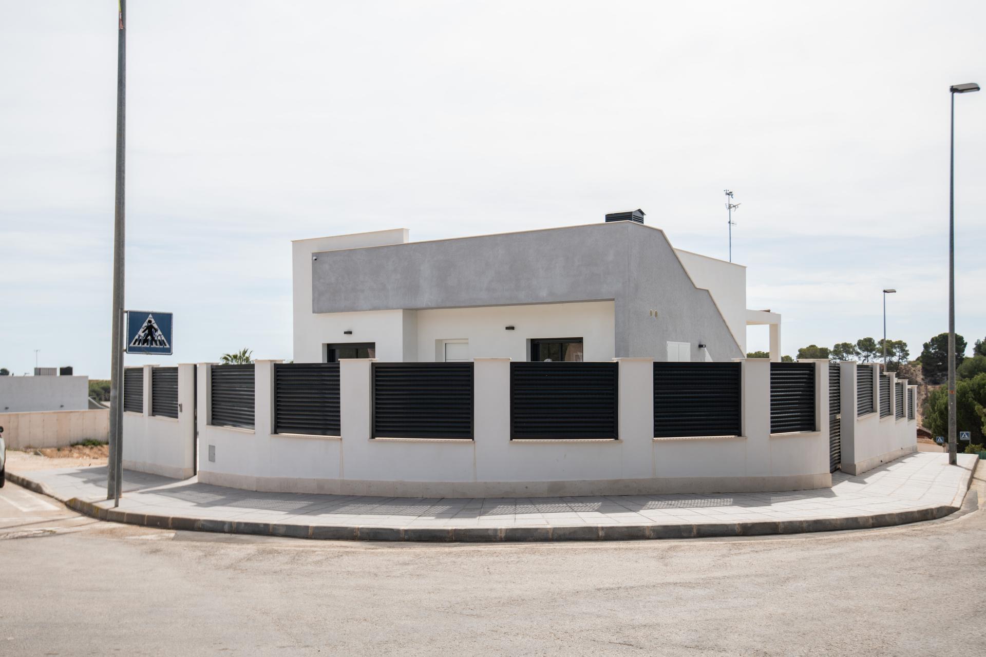 Street-level view of finished new-build villa in Pinar de Campoverde