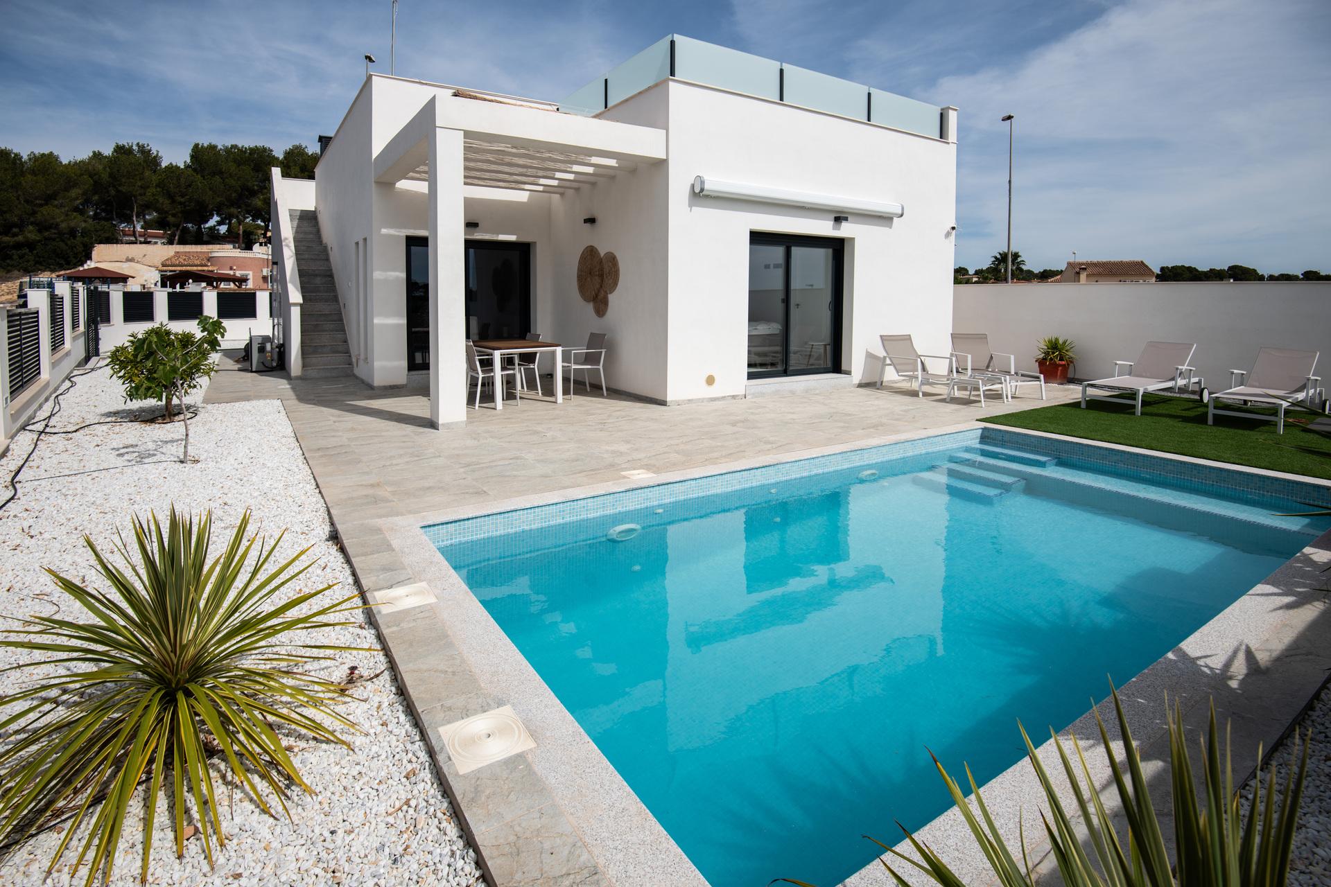 Ceiling and recessed lighting in open-plan living area, Pinar de Campoverde villa