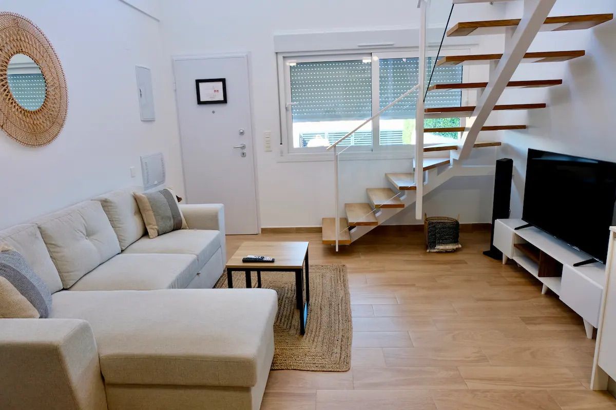 Upper floor hallway with porcelain tile flooring in new-build townhouse, Monte y Mar Bajo
