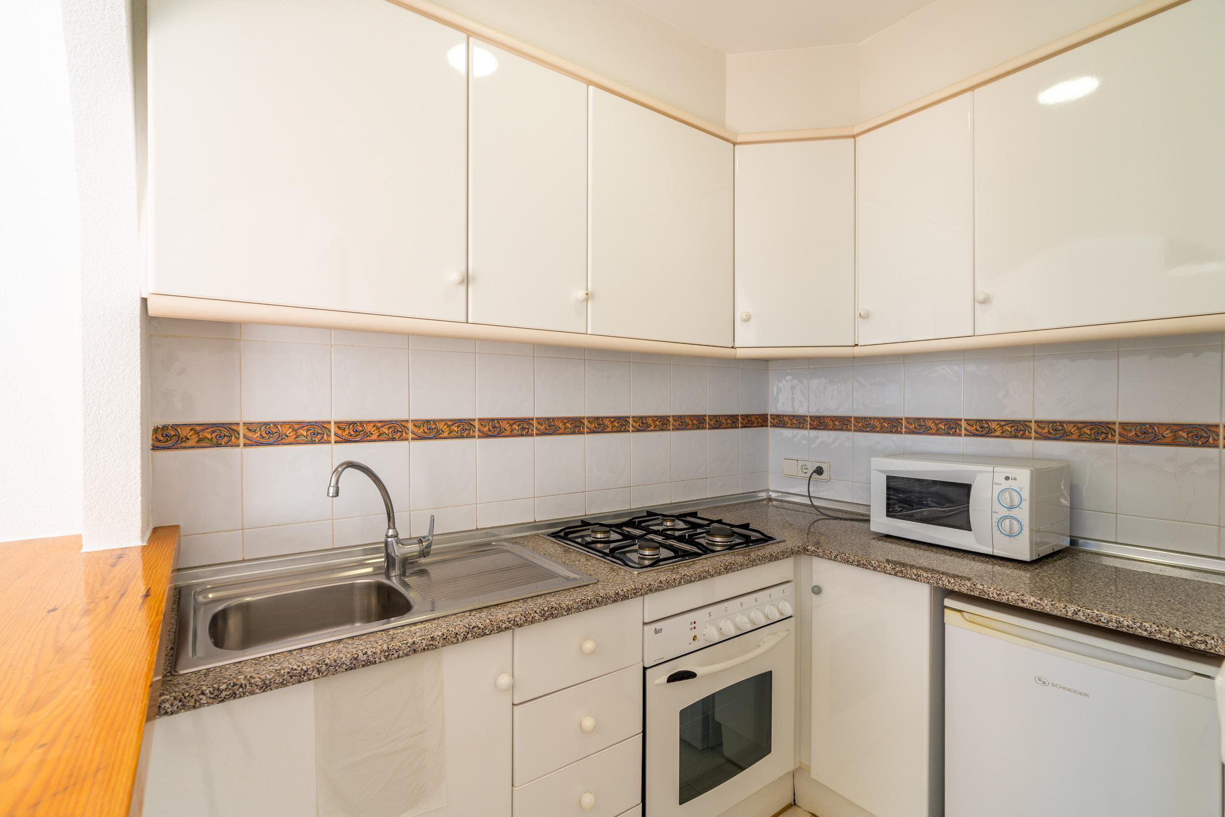 Bathroom fittings including basin and shower, 1-bedroom new-build, Gran Sol, Calpe