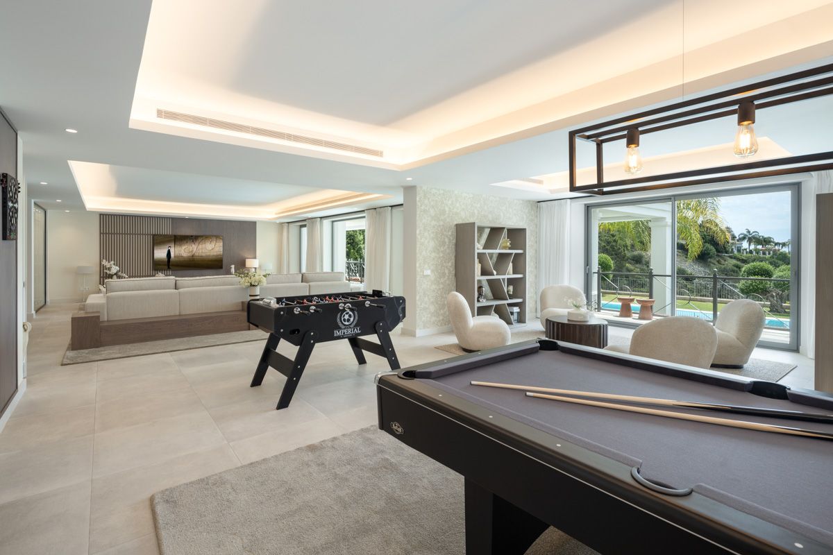 Second bedroom with built-in storage in new-build villa, La Zagaleta-El Madroñal