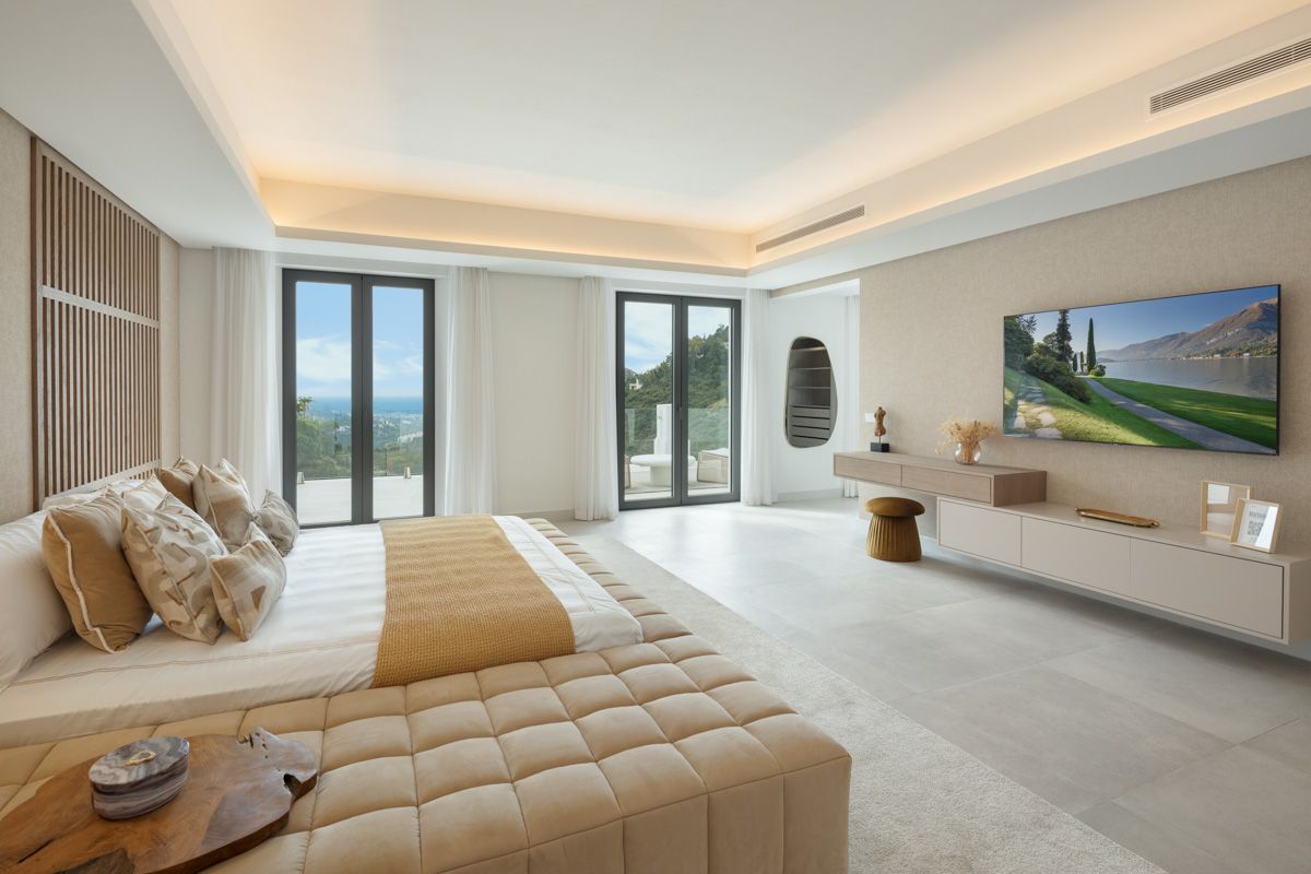 Upper-floor landing with natural light from glazed panels, 5-bedroom villa, La Zagaleta-El Madroñal