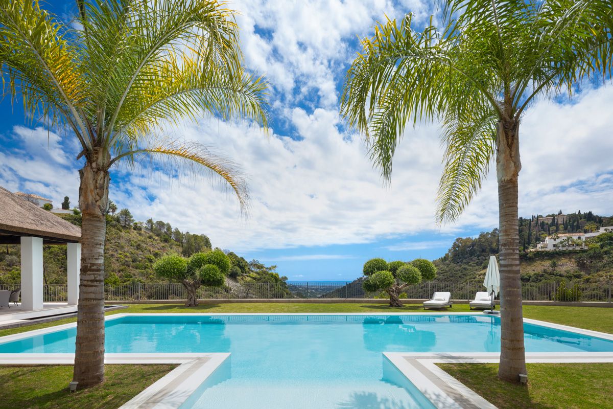 Outdoor dining area with pergola on villa terrace, La Zagaleta-El Madroñal, Benahavis