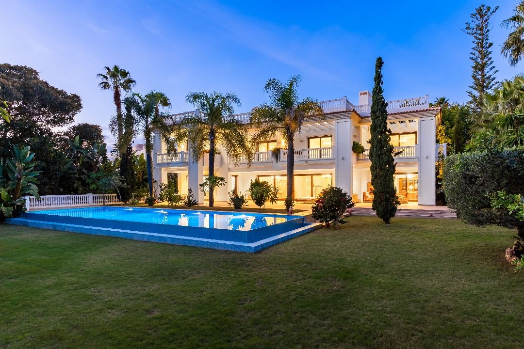 Landscaped garden on 2034m2 plot of new-build villa, Casasola, Estepona