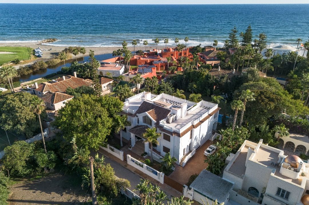 Roof terrace solarium on new-build 7-bedroom villa, Casasola