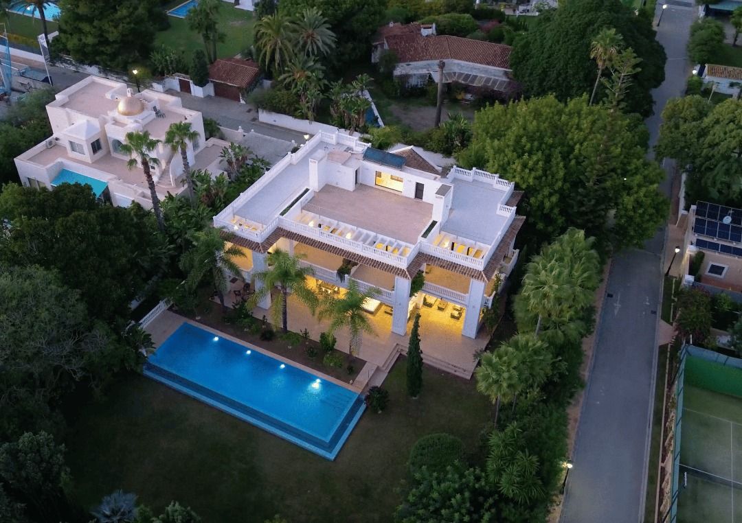 Ground-floor outdoor area adjacent to garden, 7-bedroom villa, Casasola