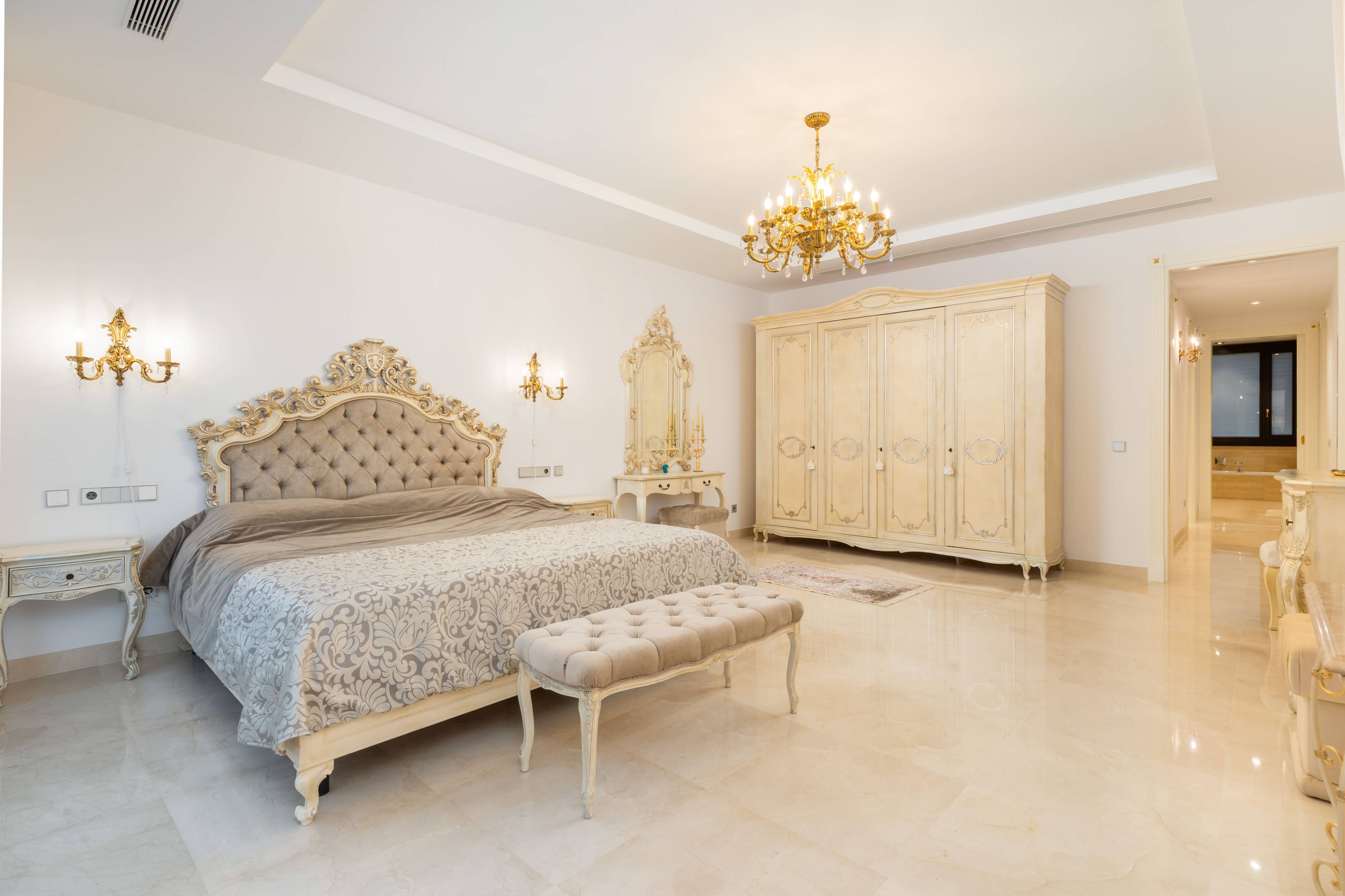 Bathroom interior with large-format wall tiles in Casasola villa
