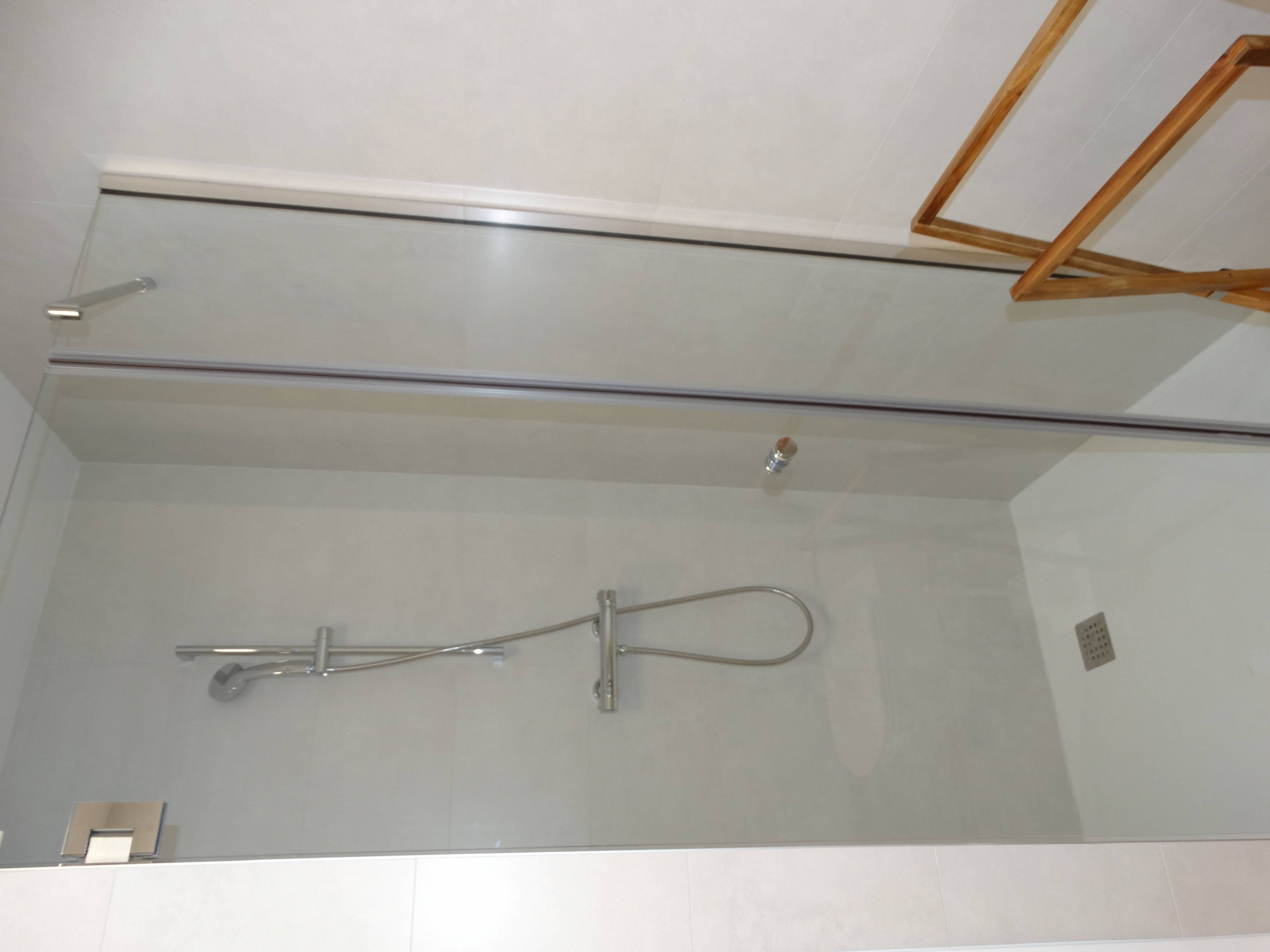 Bathroom tiles and sanitary fittings in new-build bungalow, Zona Pueblo