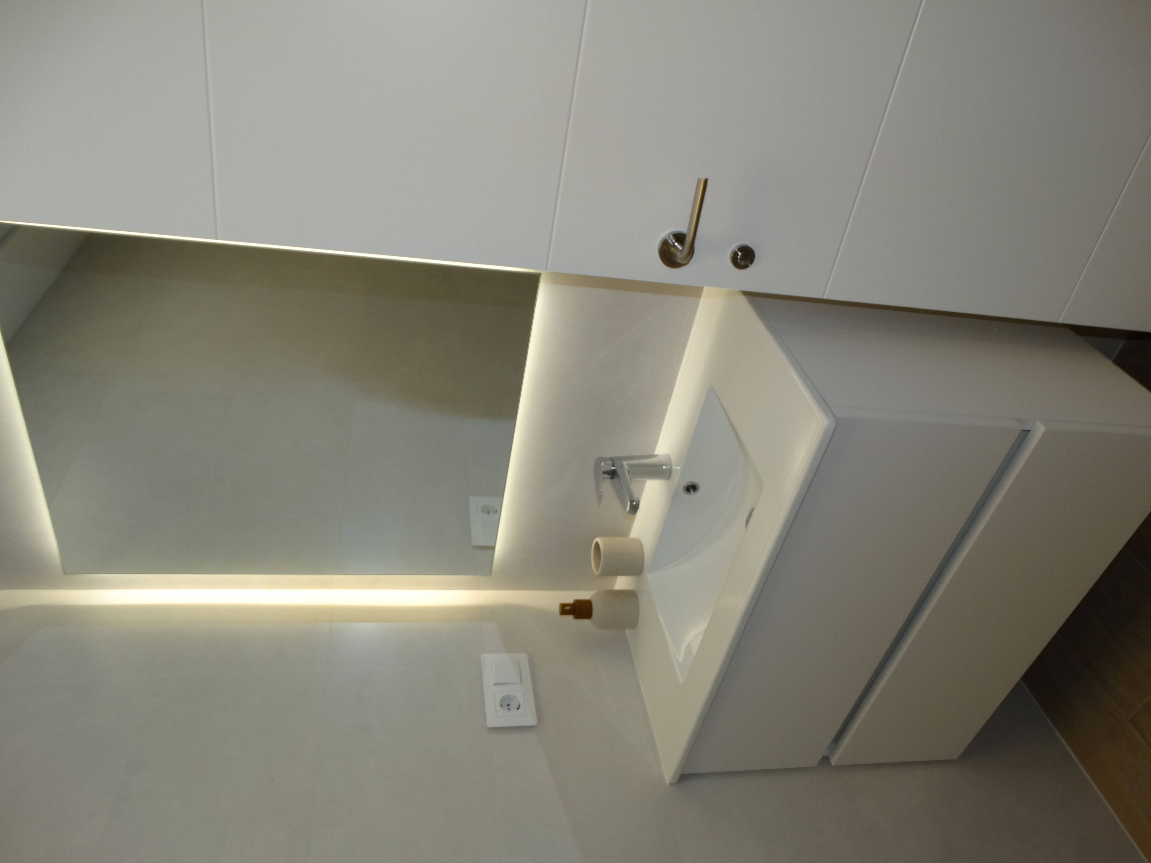 Second bathroom with tiled walls and fittings in new-build bungalow, Zona Pueblo, Pilar De La Horadada