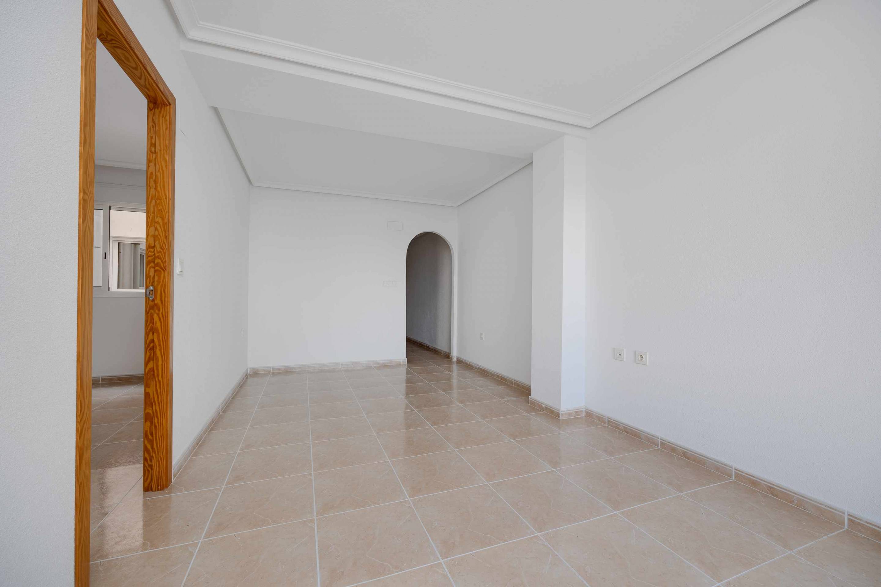Shower enclosure and fittings in second bathroom, new-build apartment, San Fulgencio Pueblo
