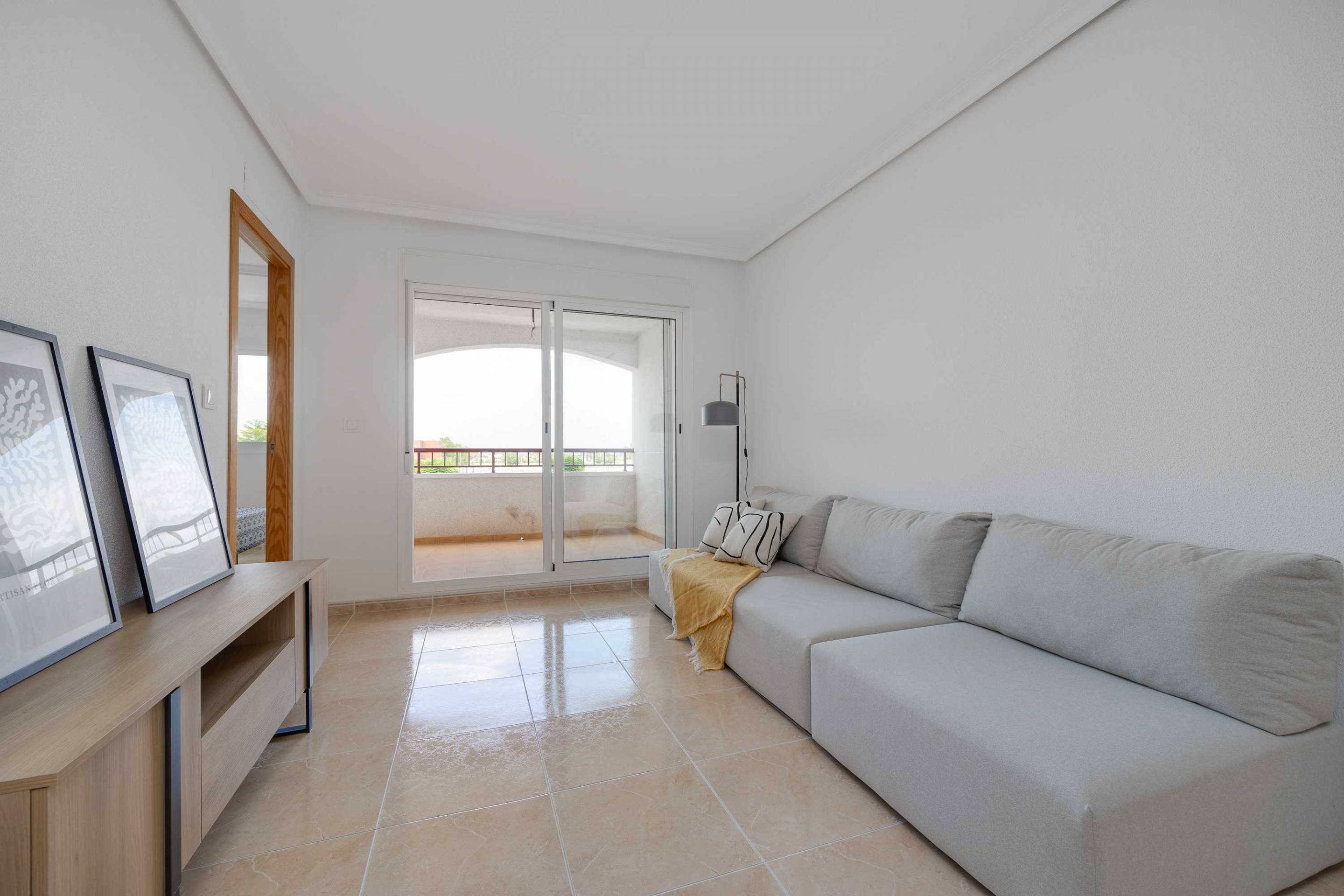 Second bathroom with fitted units in 3-bedroom new-build apartment, San Fulgencio Pueblo