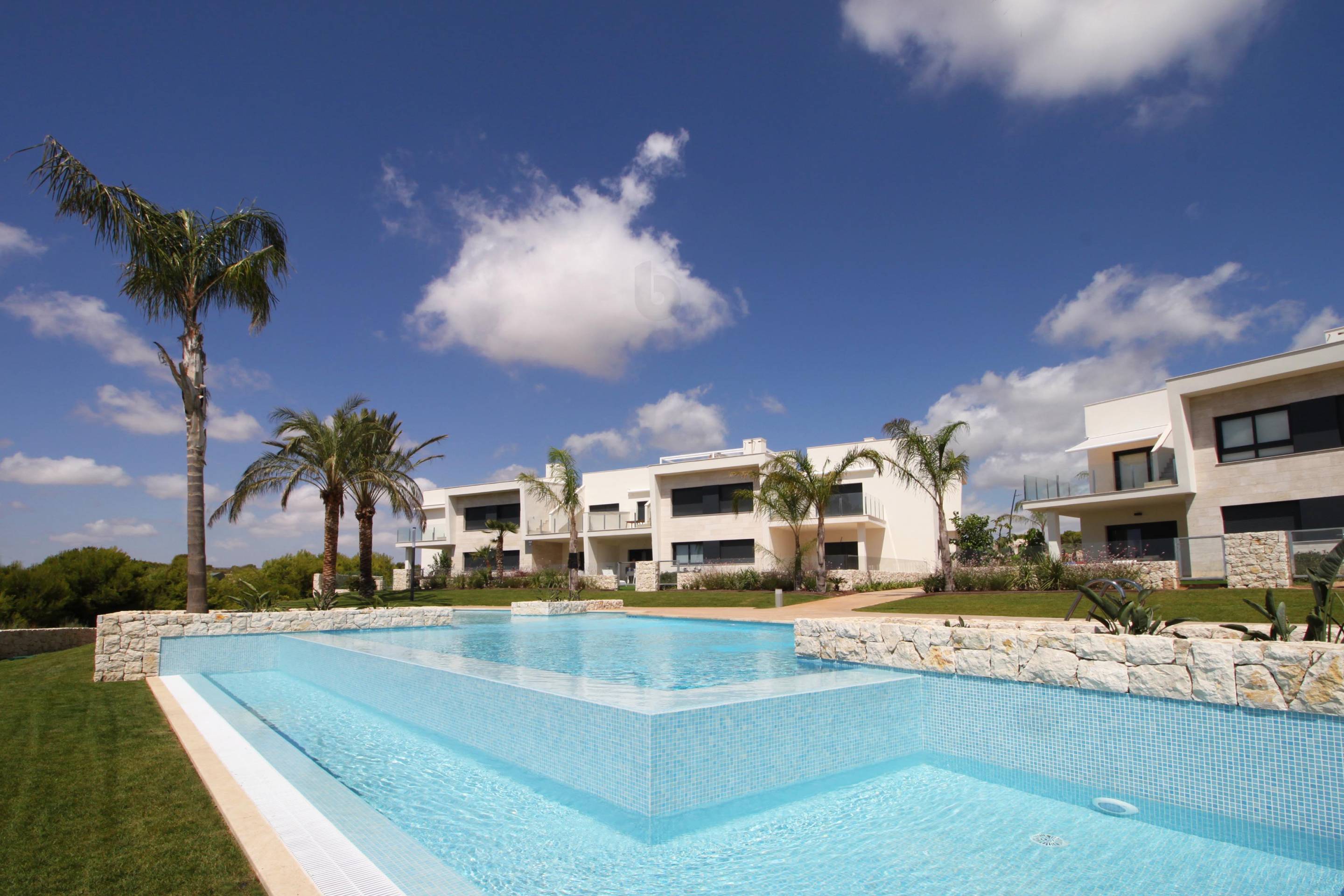 Second bathroom in 3-bedroom apartment, Lo Romero Golf, Pilar De La Horadada