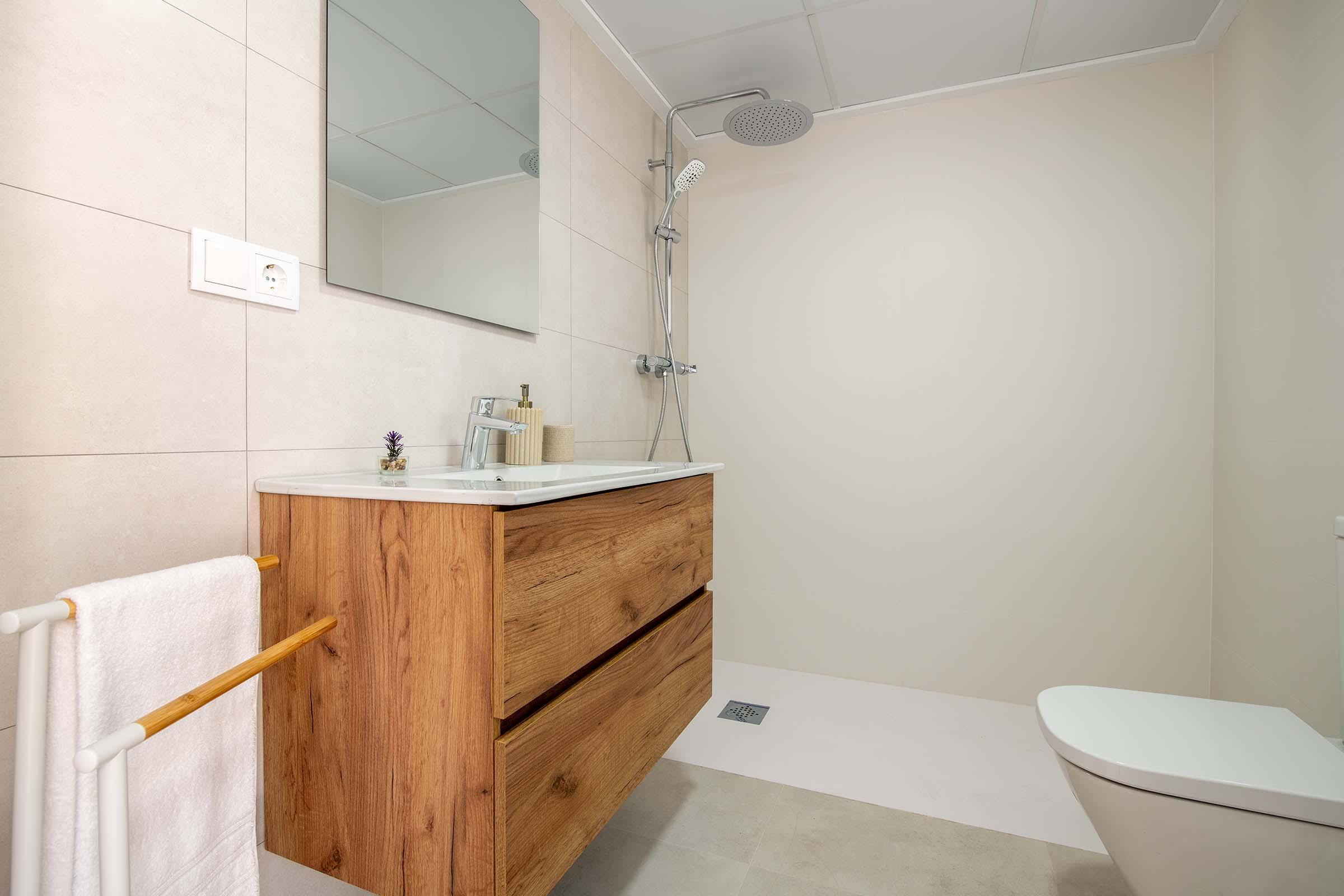 Upper-floor landing in 3-bedroom townhouse, Cox, Alicante