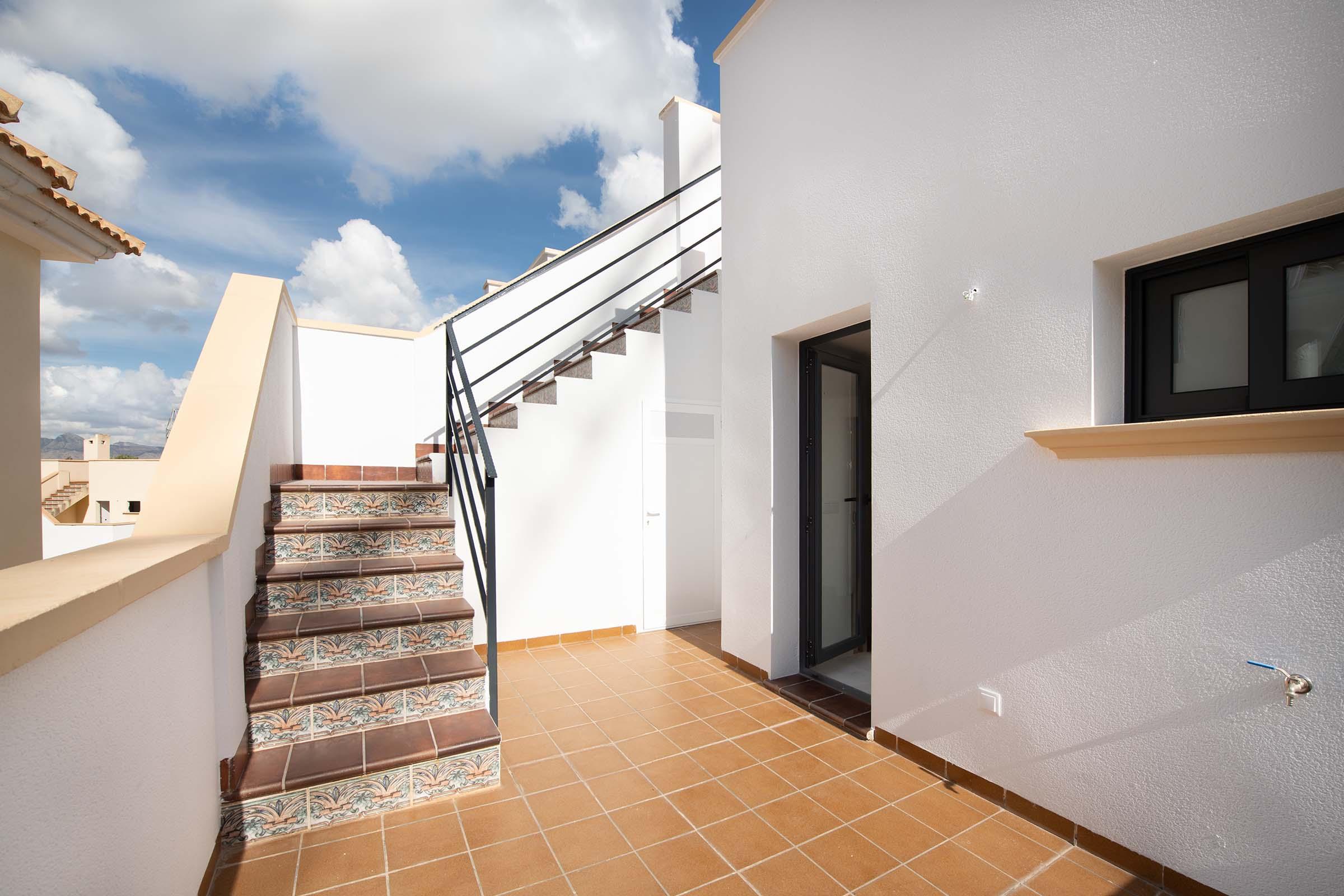 Terrace area of new-build townhouse in Cox, Alicante