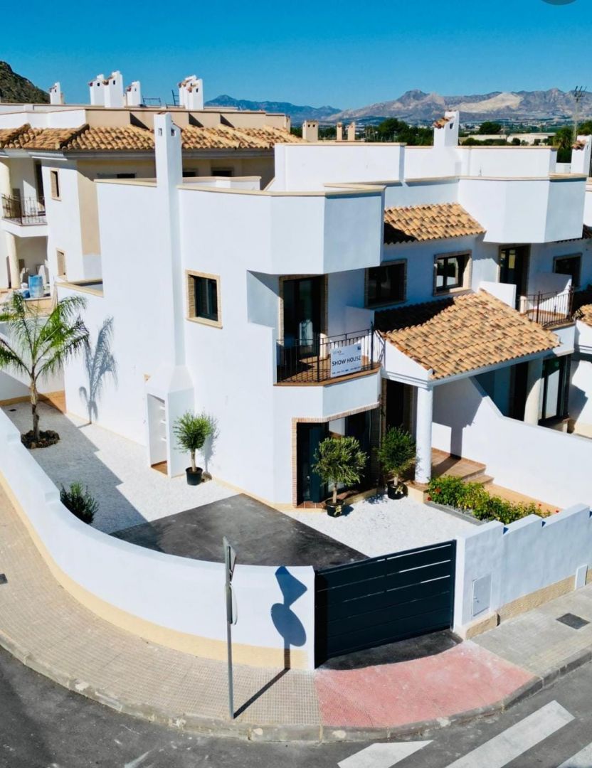 Private garden area of townhouse in Cox, Alicante