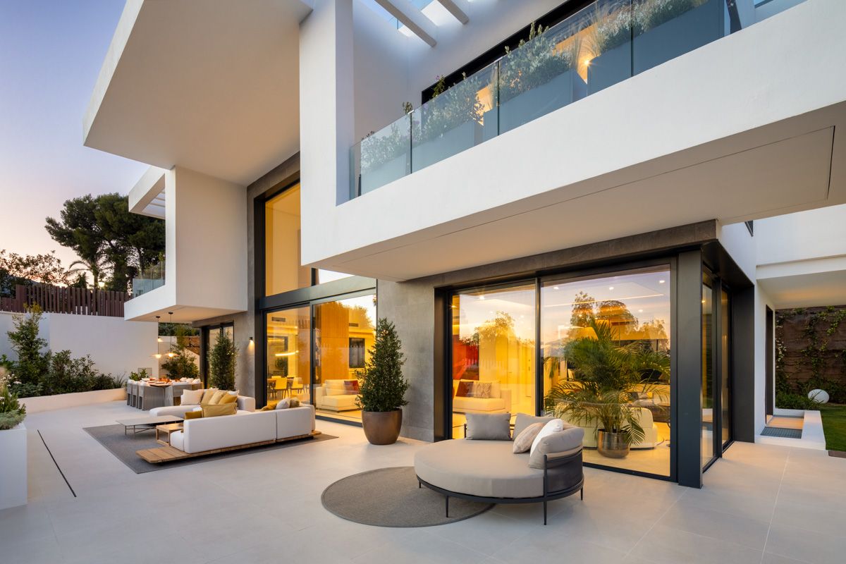Living area in 8-bedroom new-build villa, Bello Horizonte, Marbella