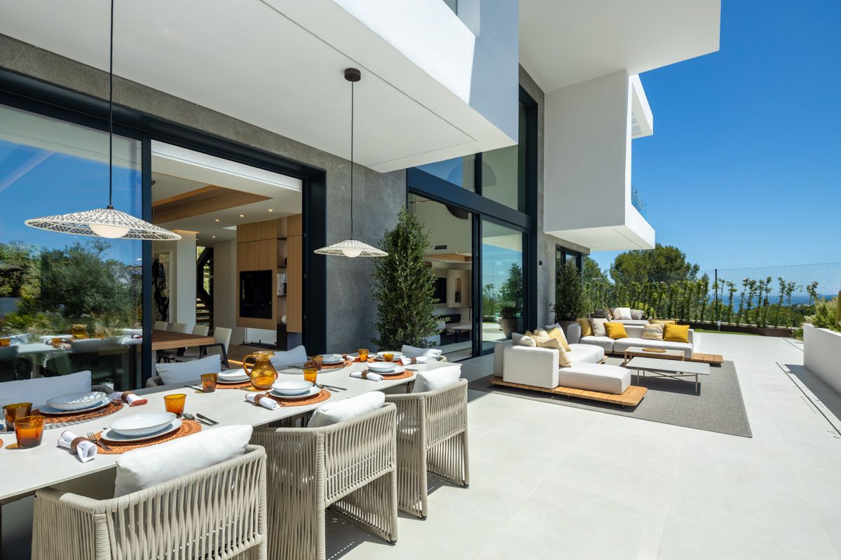 Entrance area in new-build 8-bedroom villa, Bello Horizonte, Marbella