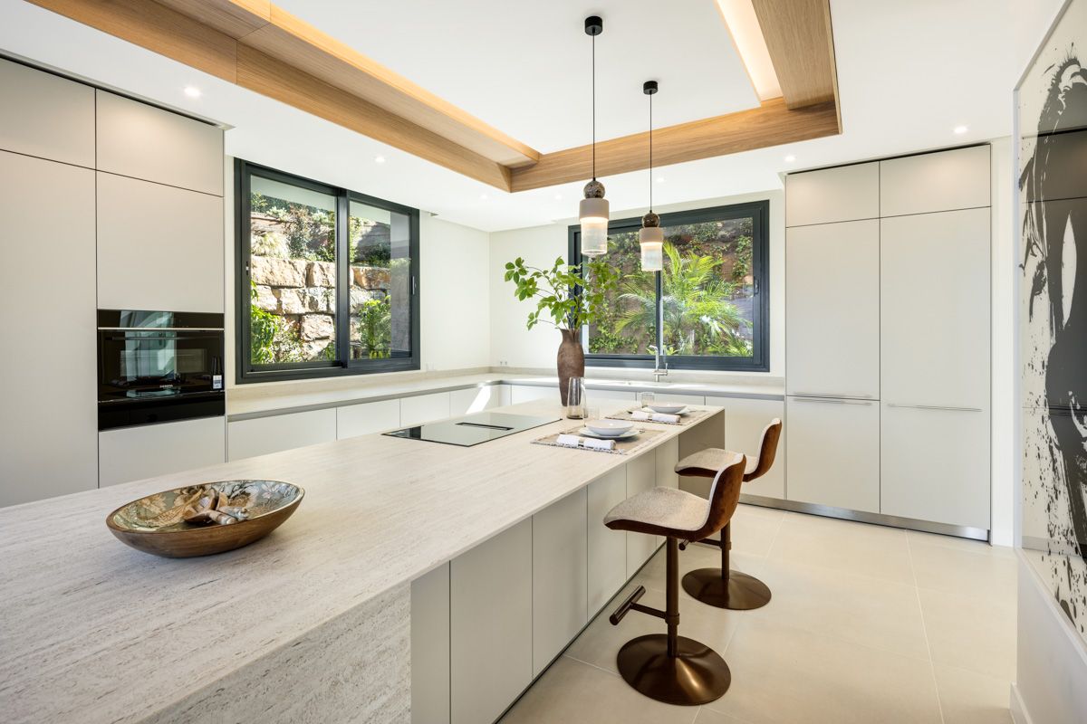 Bedroom with en-suite access in new-build villa, Bello Horizonte