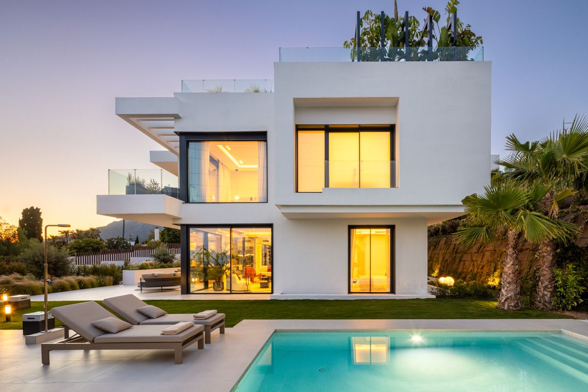 Plot overview showing garden and pool, new-build villa, Bello Horizonte