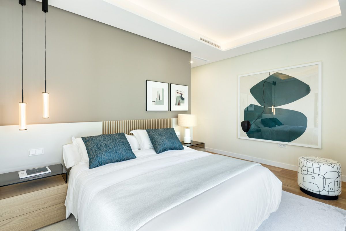 En-suite bathroom in 8-bedroom new-build villa, Bello Horizonte, Marbella