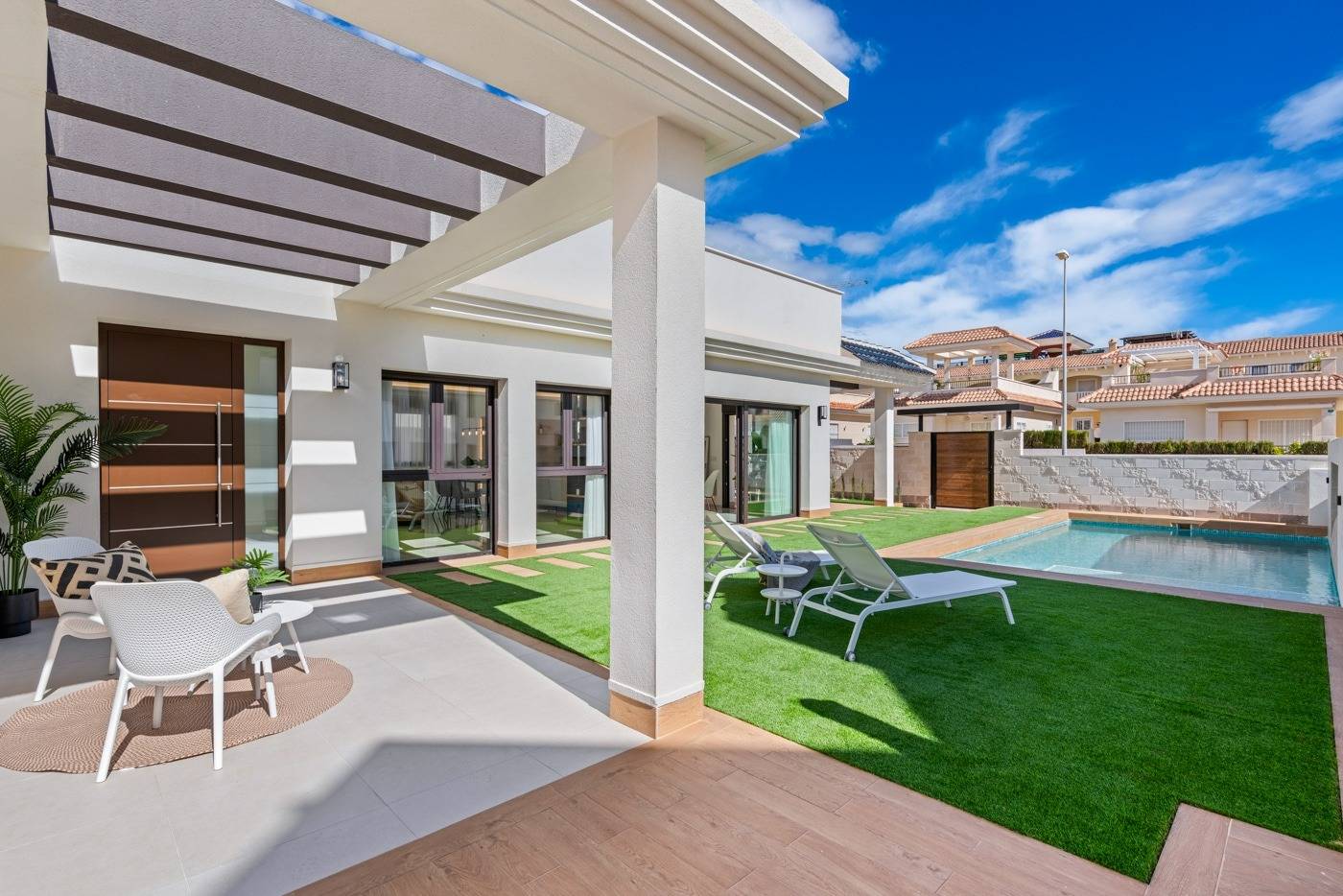 External view of villa showing plot and surroundings, Campo de Golf La Marquesa