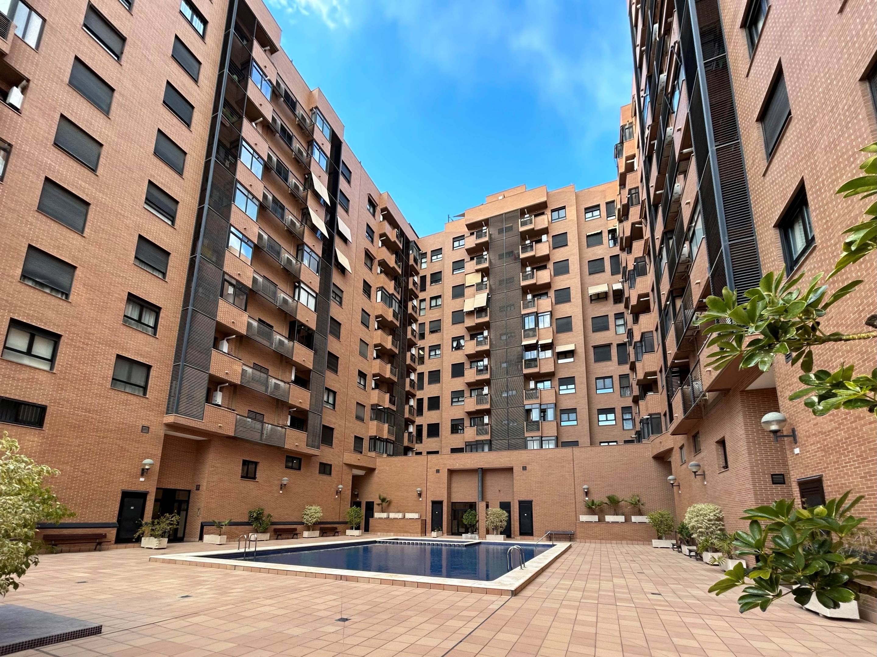 Terrace outdoor space with tiled floor, ground-floor apartment, Alipark