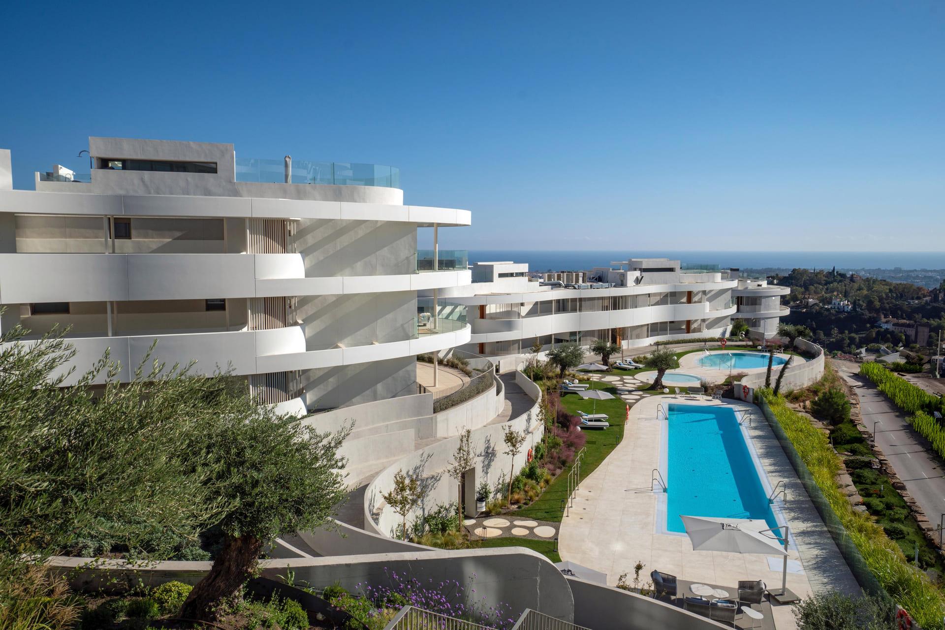 Private garden terrace of ground-floor apartment, La Quinta, Benahavis