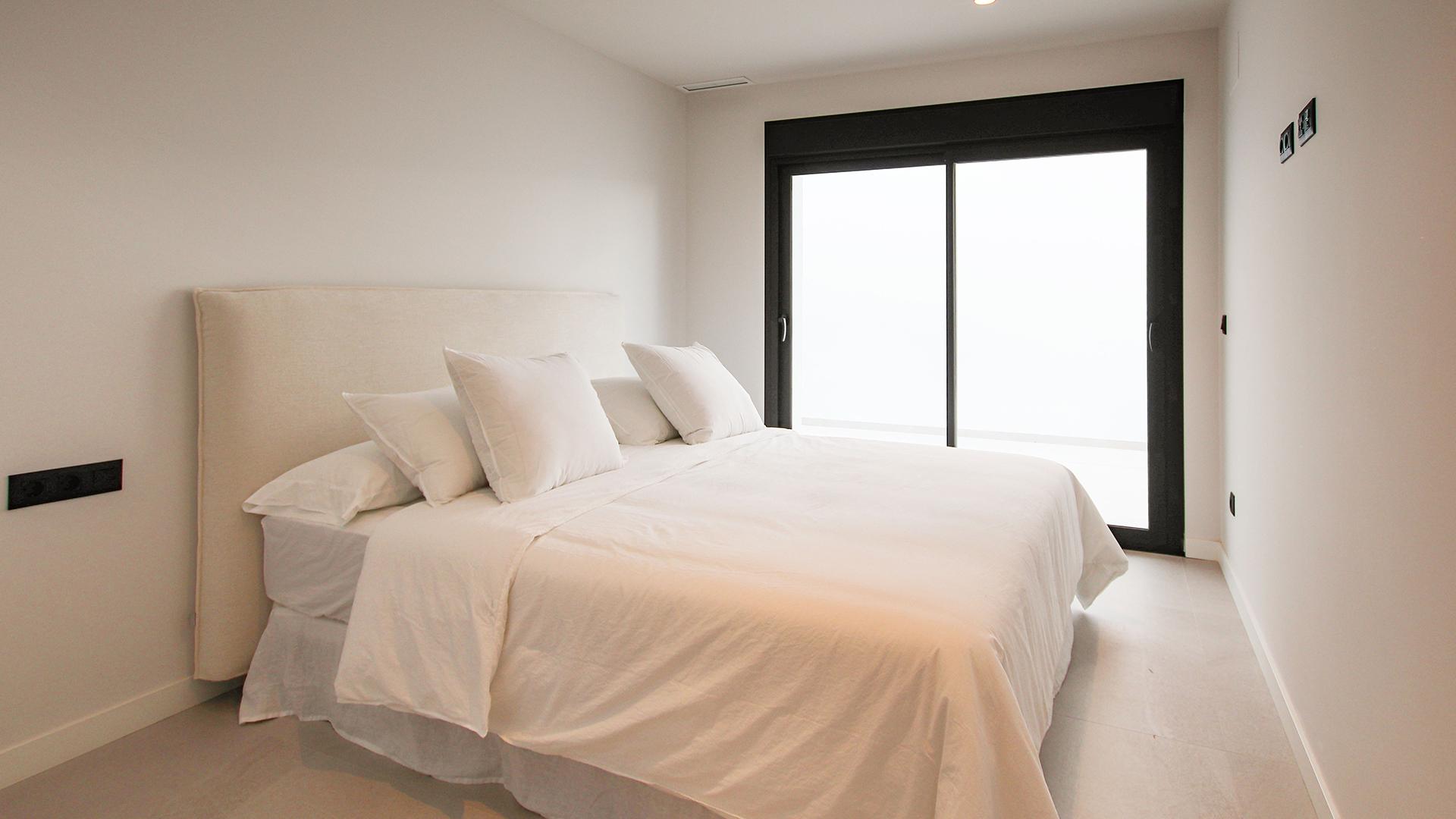 Upper floor terrace with sea views in 5-bedroom new-build villa, Ciudad Quesada