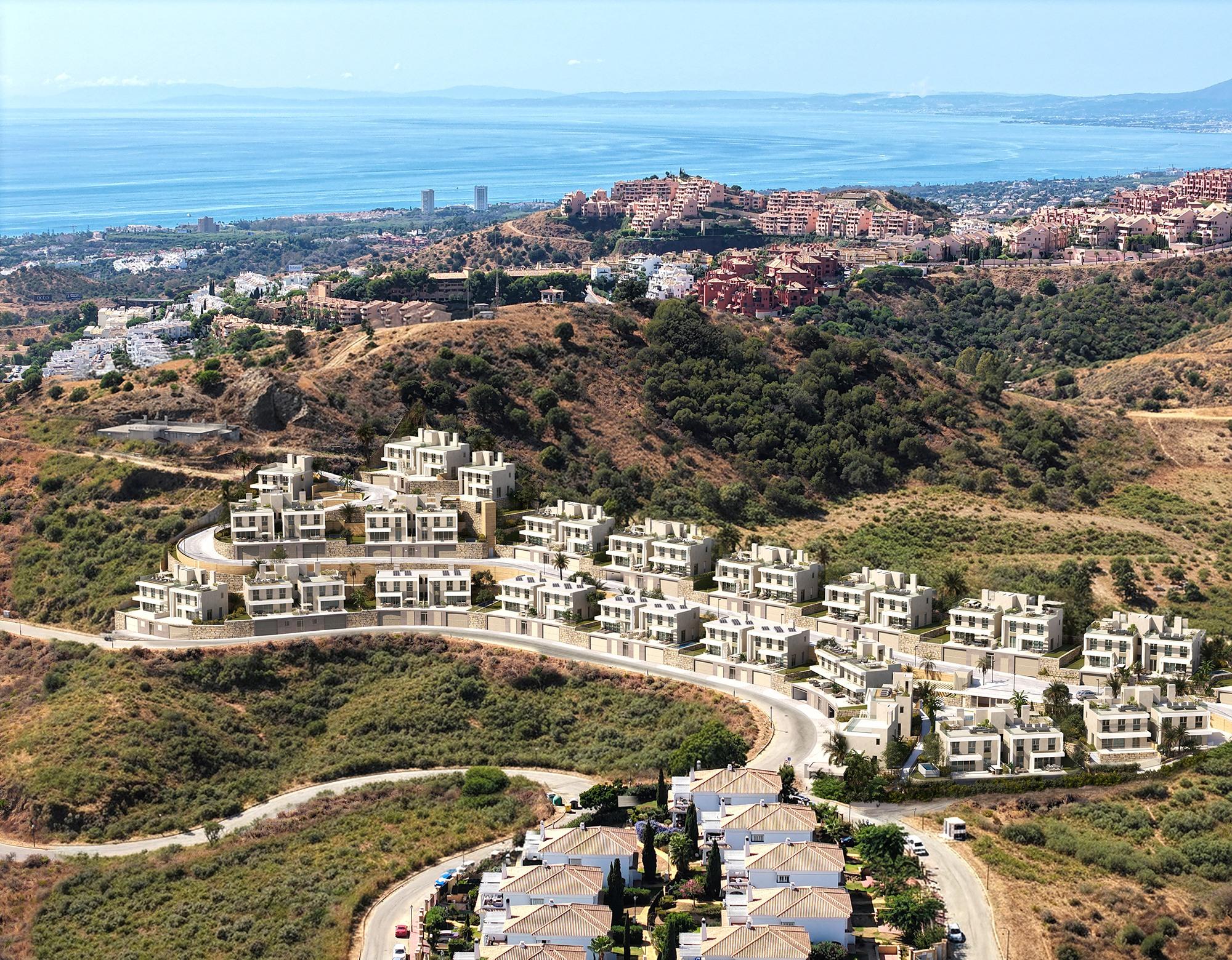 Open-plan living and dining area in 4-bedroom townhouse, Riviera del Sol, Mijas