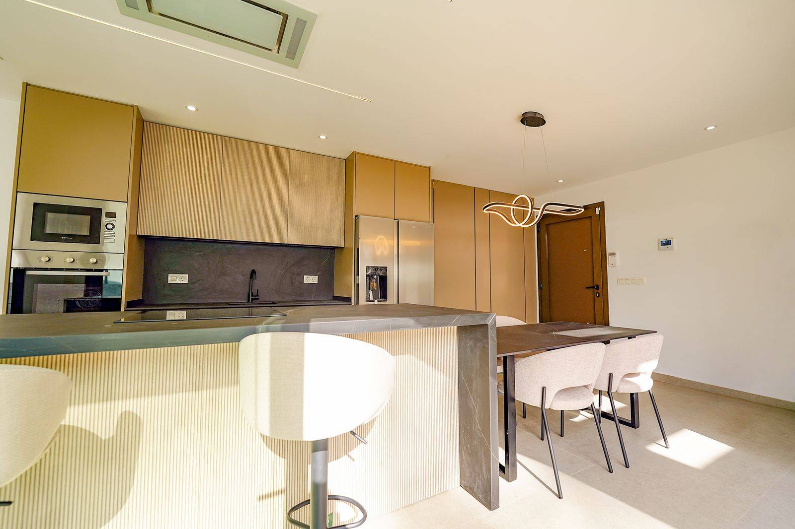 Sitting room with tiled flooring in 3-bedroom villa, Heredades