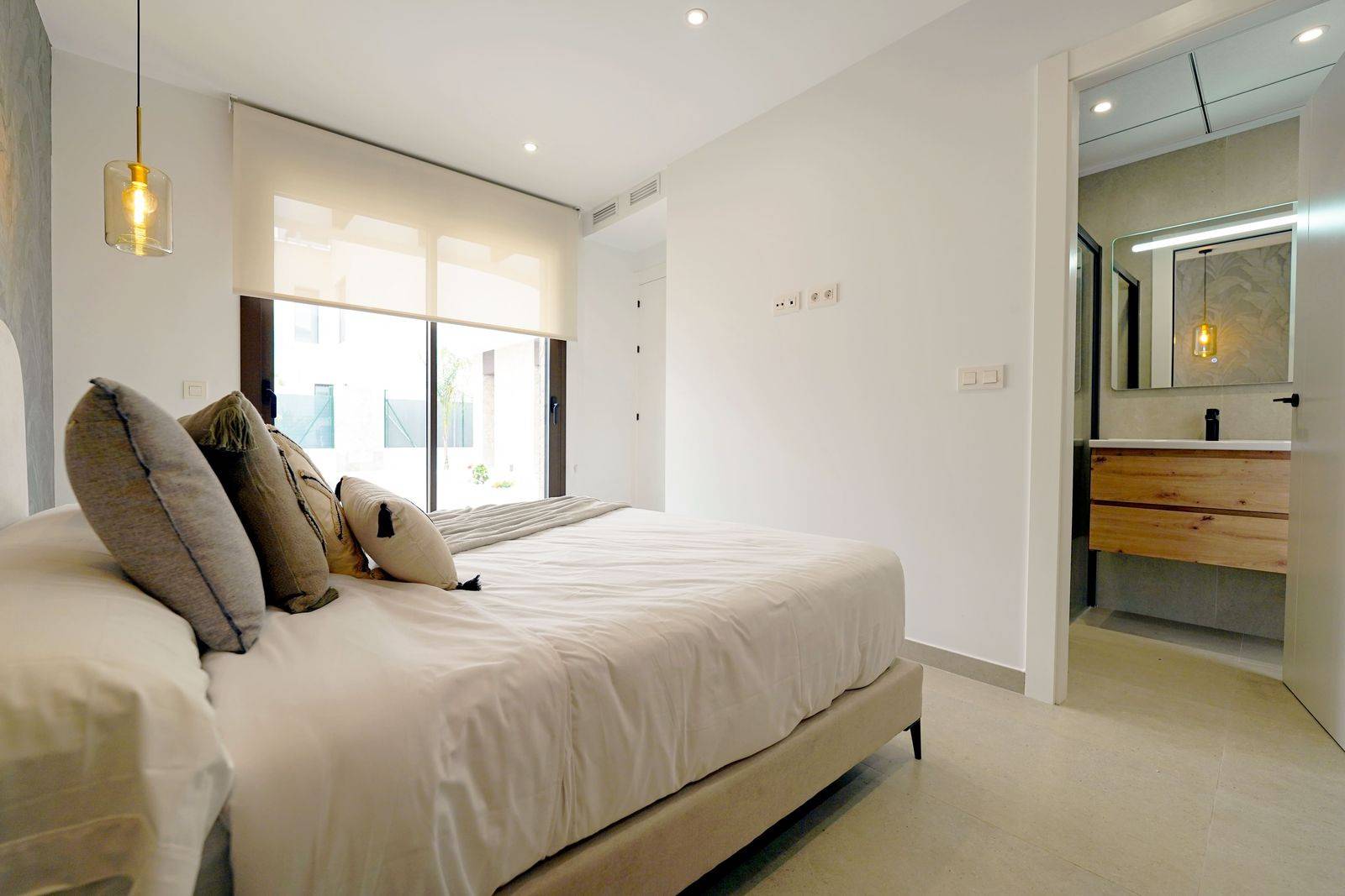 Fitted kitchen with modern units in villa, Heredades, Rojales