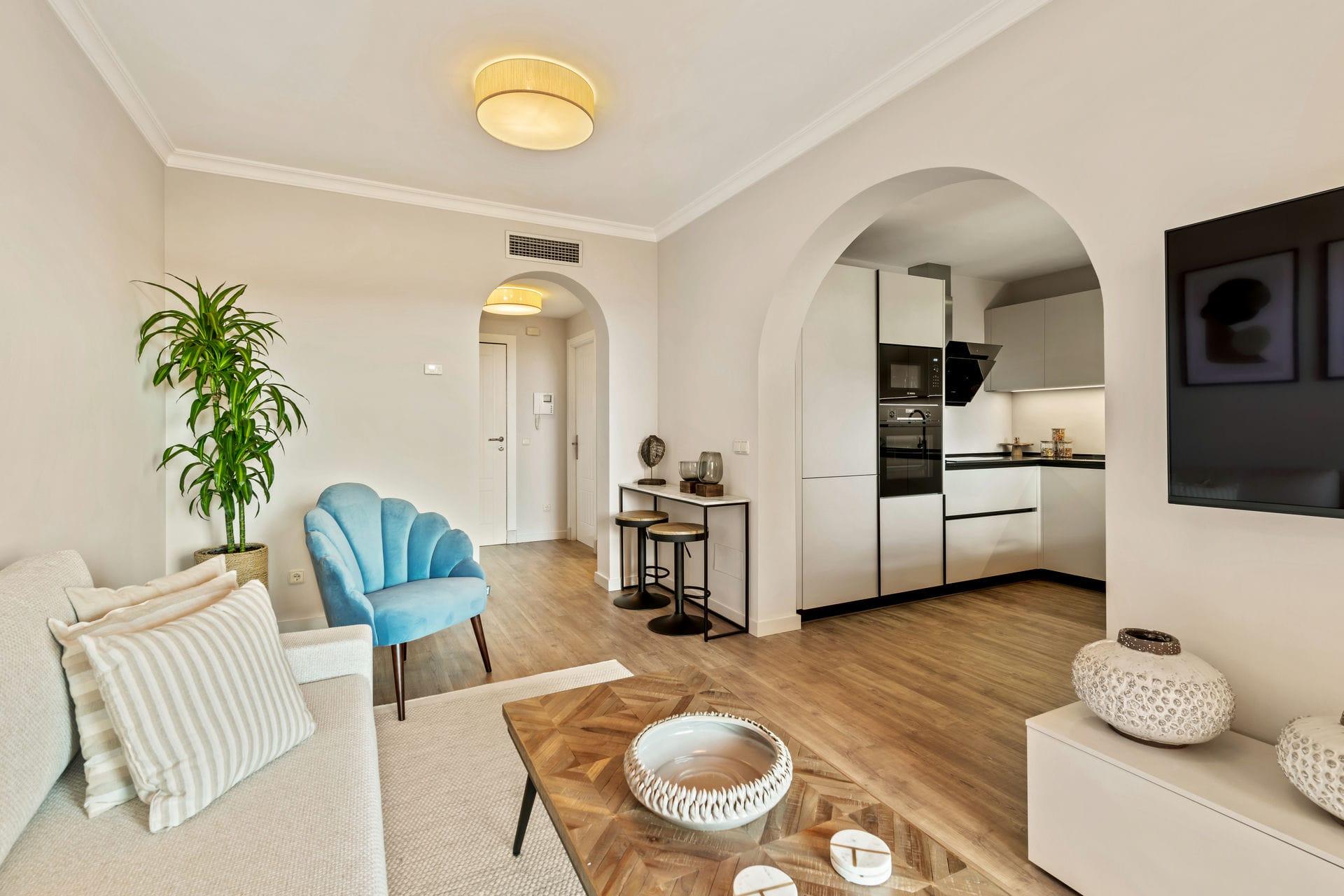 Bedroom interior with natural light, Cortés, Benahavis