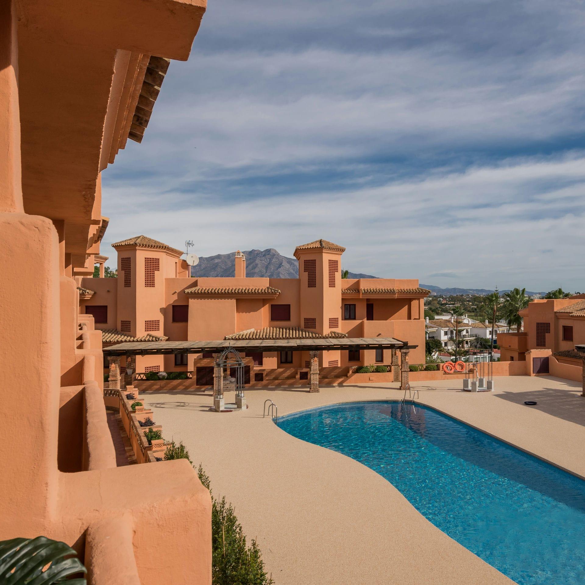 Kitchen appliances and storage, ground-floor apartment, Cortés