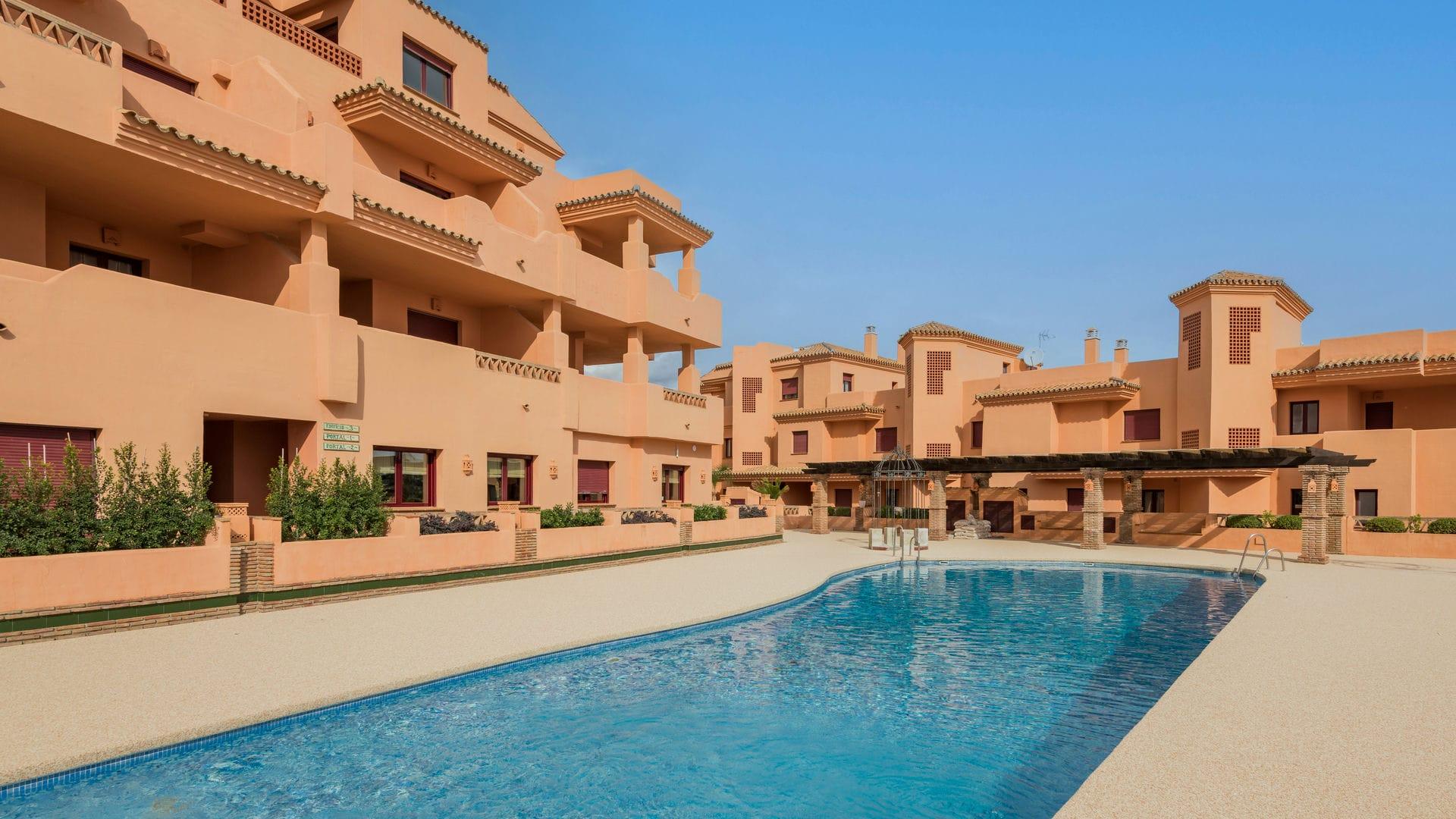 Ground-floor apartment terrace, new-build development, Cortés, Benahavis