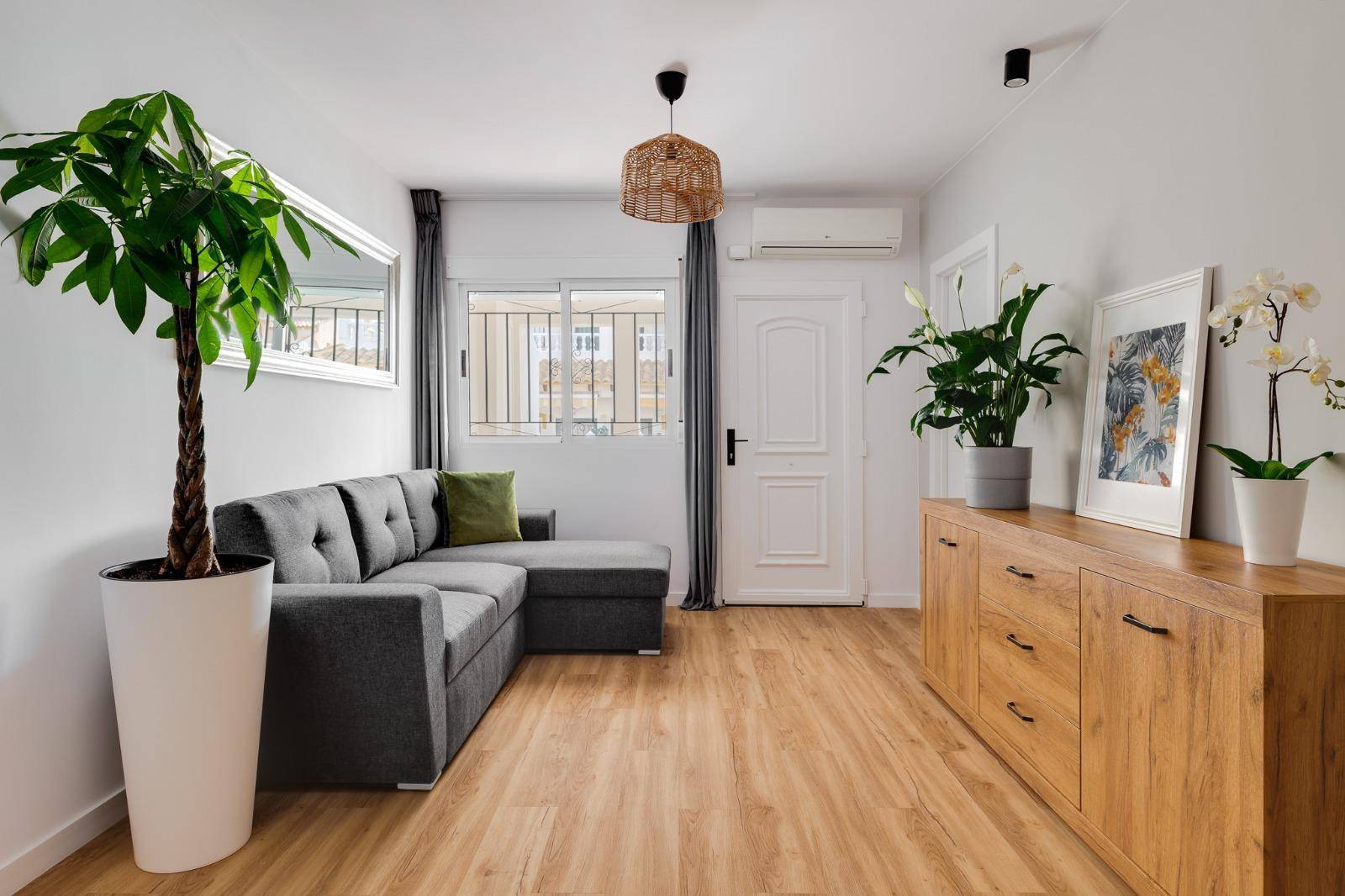 Open-plan living area with furnishings in renovated villa, Urbanización Perla del Mar
