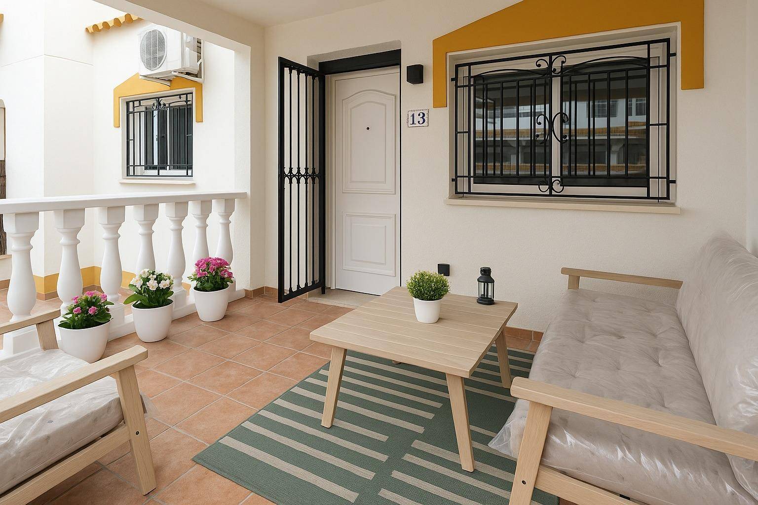Double bedroom with built-in furniture in villa, Urbanización Perla del Mar