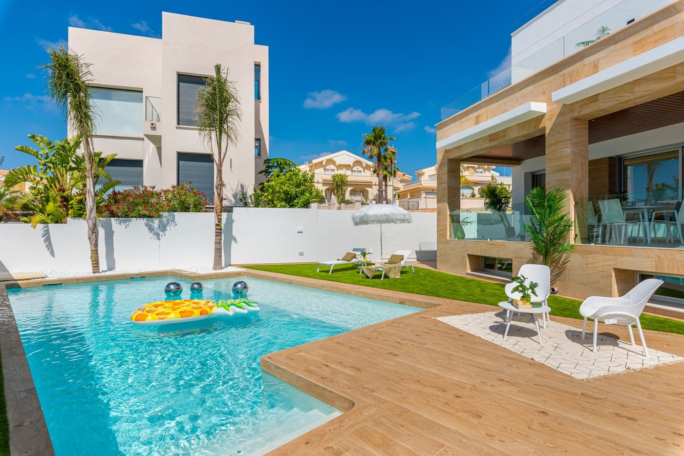 Street-facing view of new-build villa in La Fiesta urbanisation, Rojales