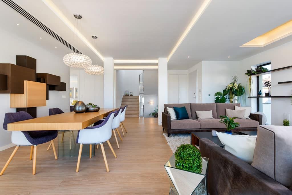 Open-plan living and dining area with porcelain tile flooring in 4-bedroom villa, La Fiesta, Rojales