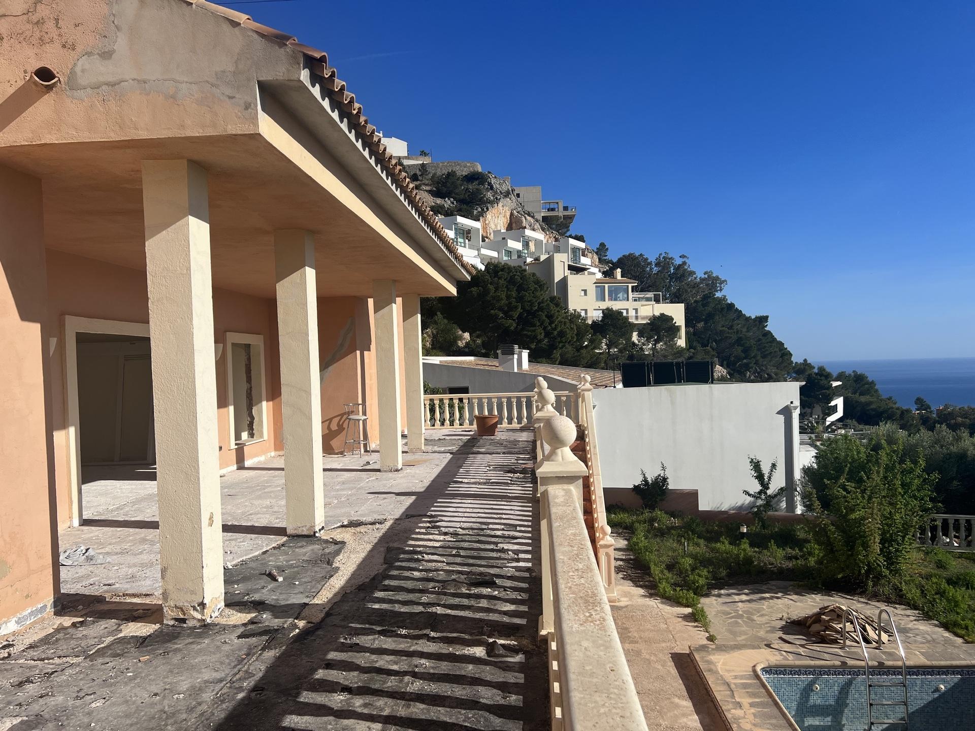 Living room with floor-to-ceiling glazing in 4-bedroom villa, Altea Hills