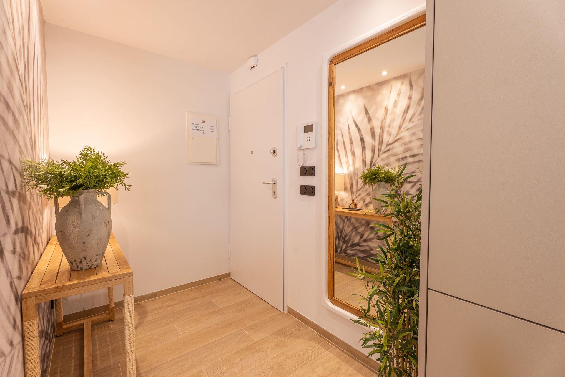 New-build apartment block entrance and facade, Algorfa, Alicante
