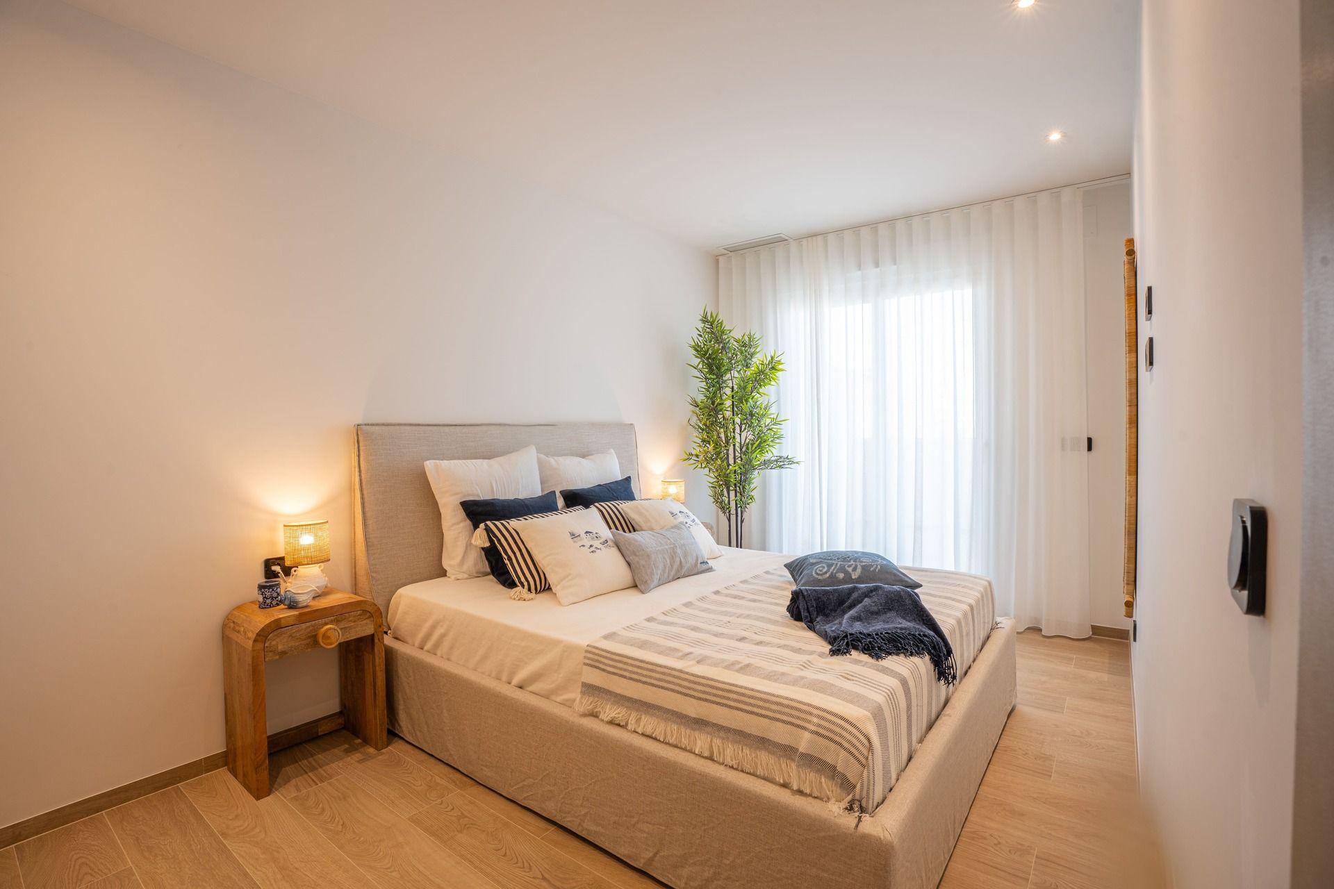 Bathroom with shower enclosure, 2-bedroom new-build apartment, Algorfa