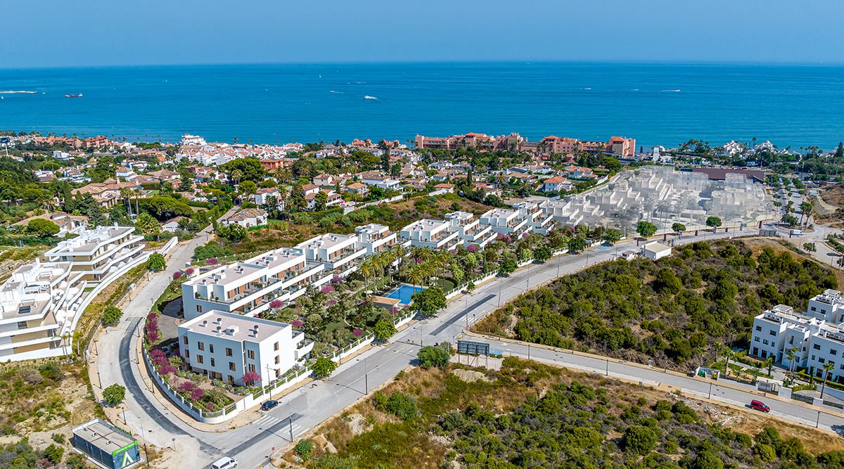 Interior living space with porcelain tile flooring, 2-bedroom apartment, Arroyo Vaquero, Estepona