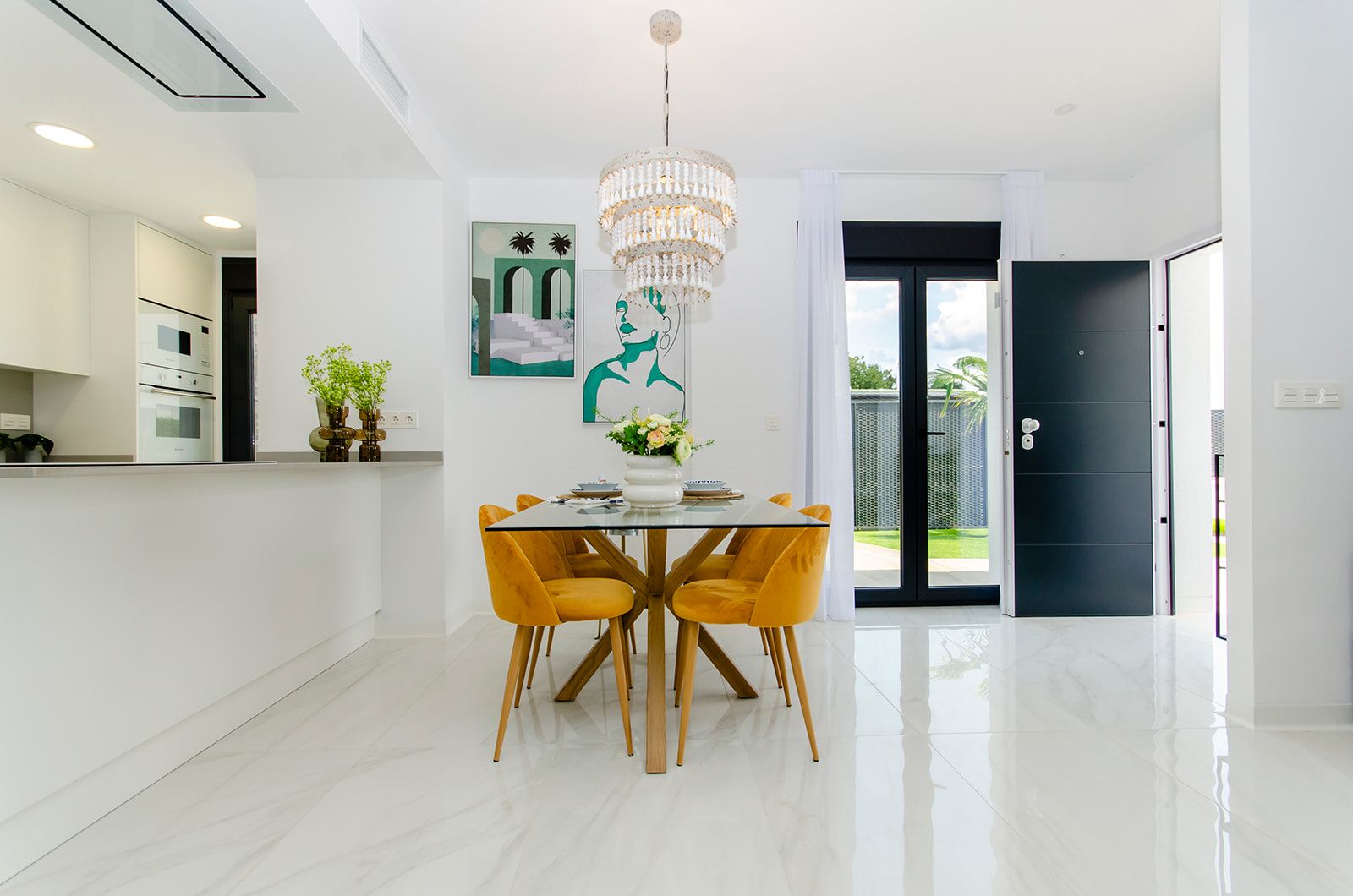 Hallway and entrance area, 3-bedroom villa in Desamparados