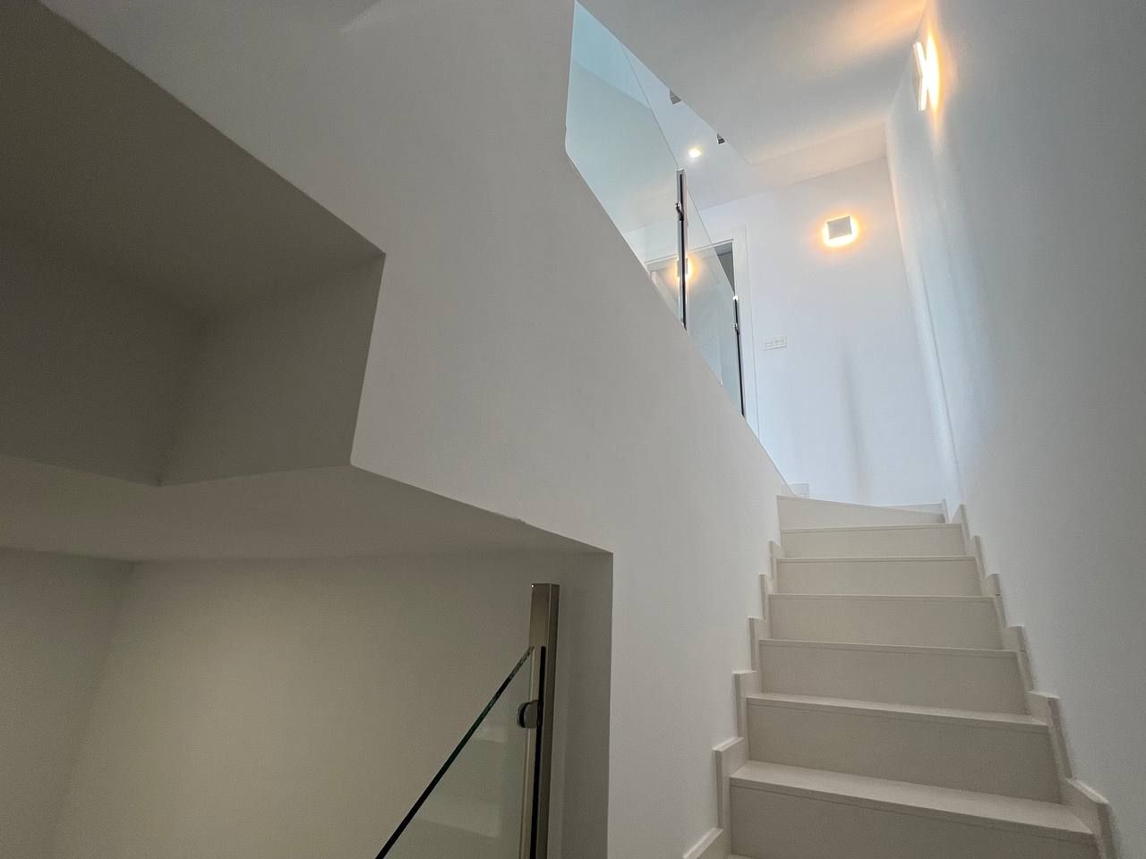 Bedroom with window to garden, villa in Desamparados-Hurchillo-Torremendo, Orihuela
