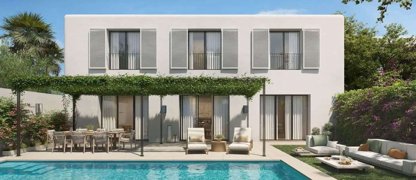 Townhouse for sale in Sotogrande, Cádiz - exterior view of new-build complex with sea views