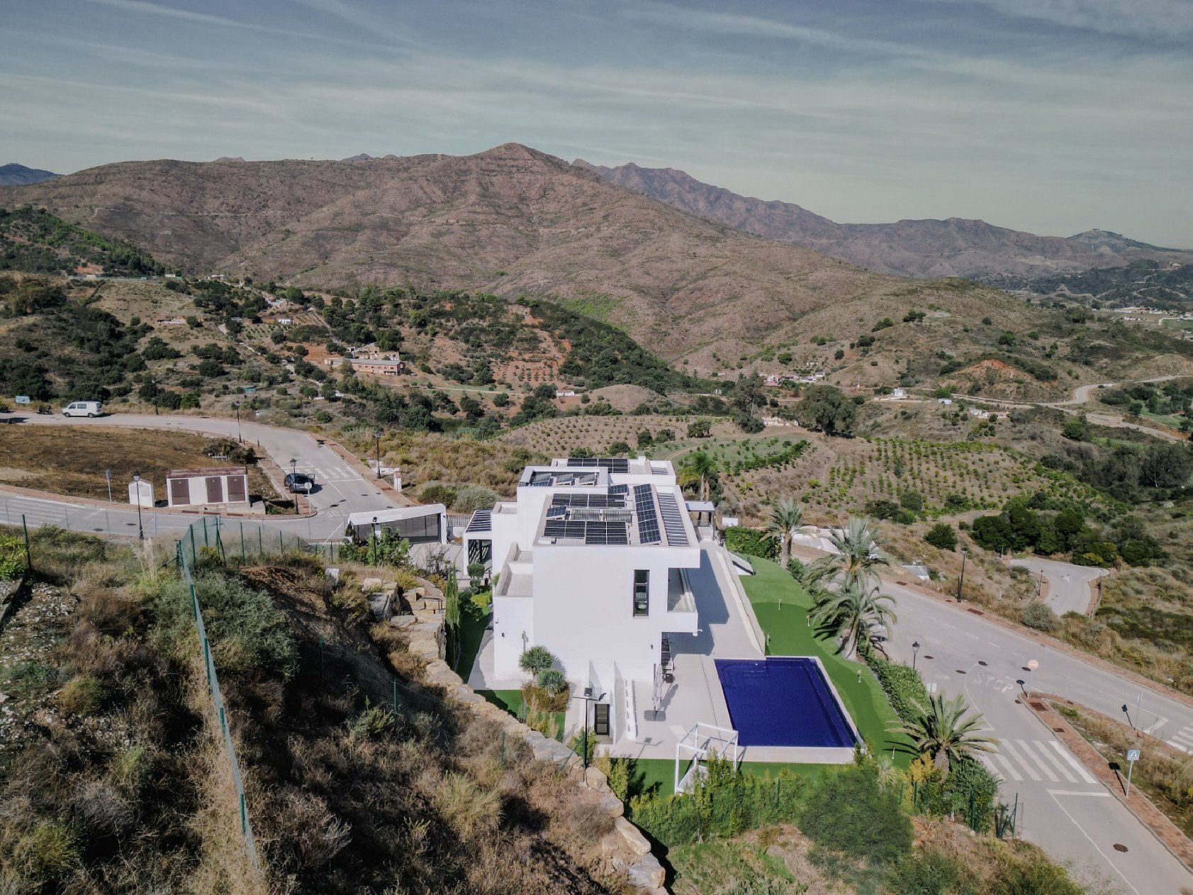 Open-plan living and dining room with floor-to-ceiling glazing, La Cala Golf villa