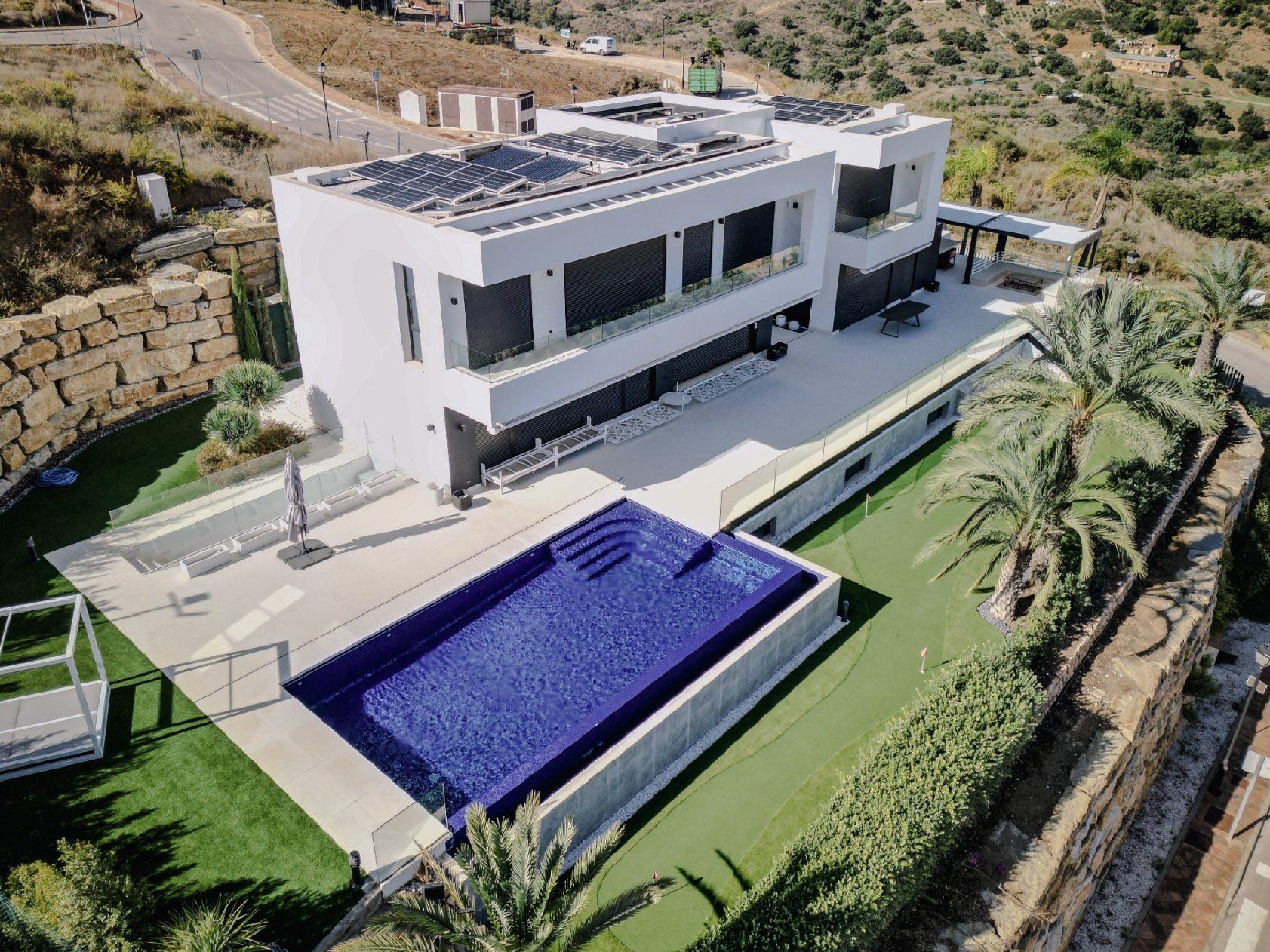 Open-plan interior with garden outlook in La Cala Golf villa