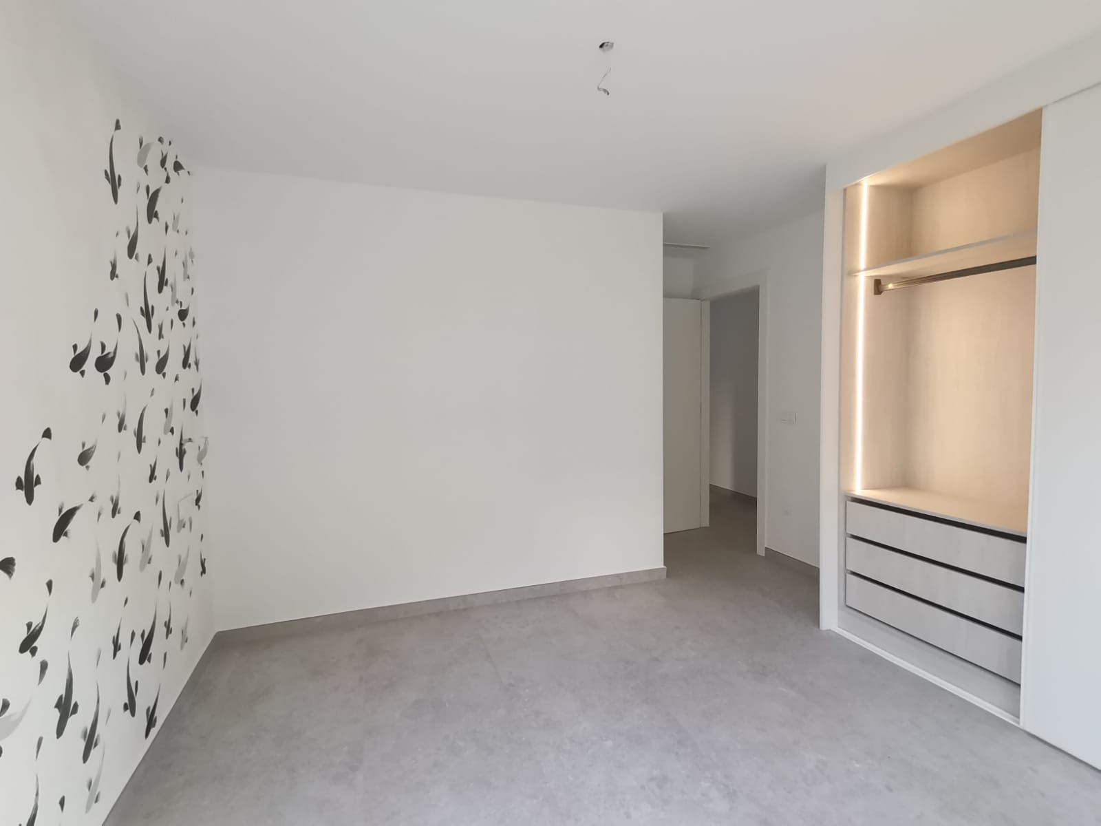 Built-in wardrobe detail in bedroom, Torreblanca apartment