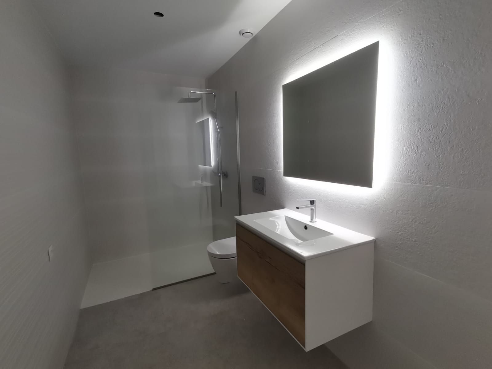 Kitchen worktop and fitted units in ground-floor apartment, Torreblanca, Torrevieja