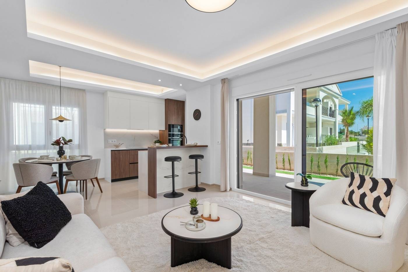 Double bedroom with built-in wardrobes in penthouse, Doña Pepa